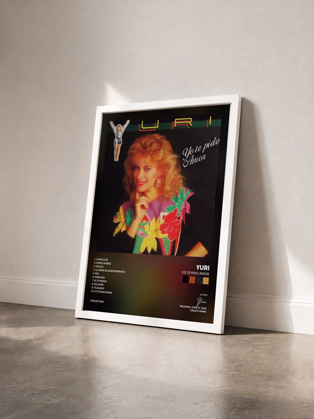 #blanc Tableau de l'album Yo Te Pido Amor de Yuri vu de trois quarts, cadre blanc