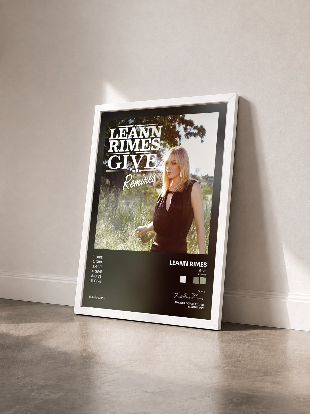 #blanc Tableau de l'album Give (Remixes) de LeAnn Rimes vu de trois quarts, cadre blanc