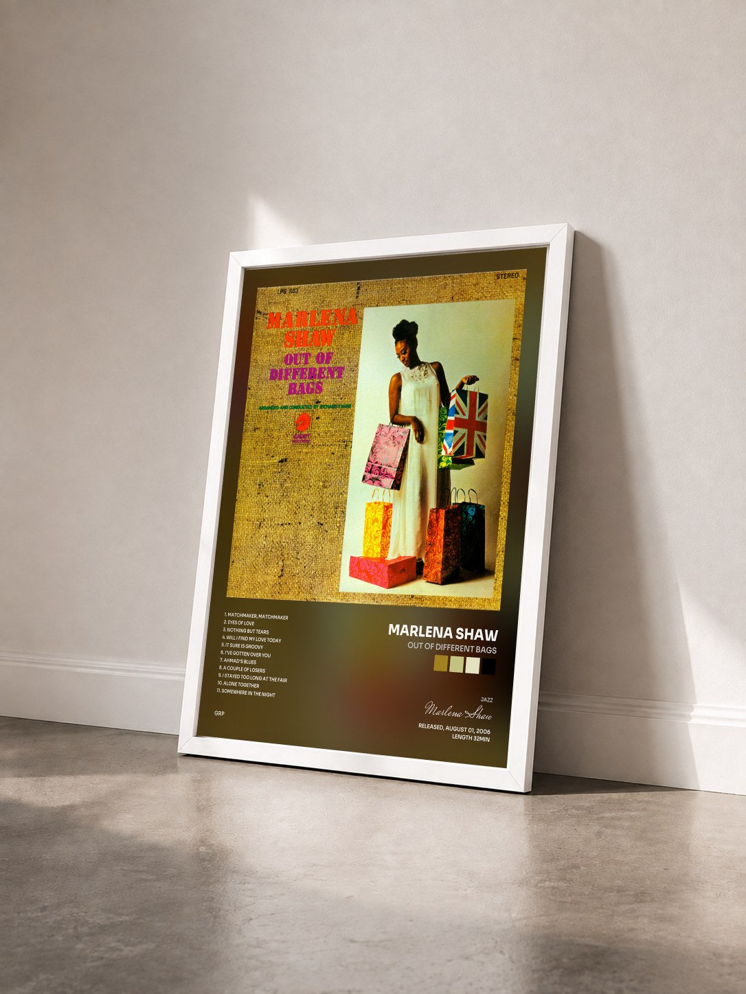 #blanc Tableau de l'album Out Of Different Bags de Marlena Shaw vu de trois quarts, cadre blanc