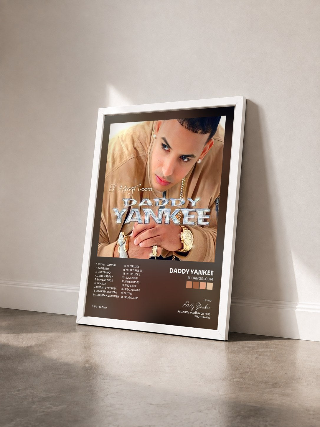 #blanc Tableau de l'album El Cangri.com de Daddy Yankee vu de trois quarts, cadre blanc