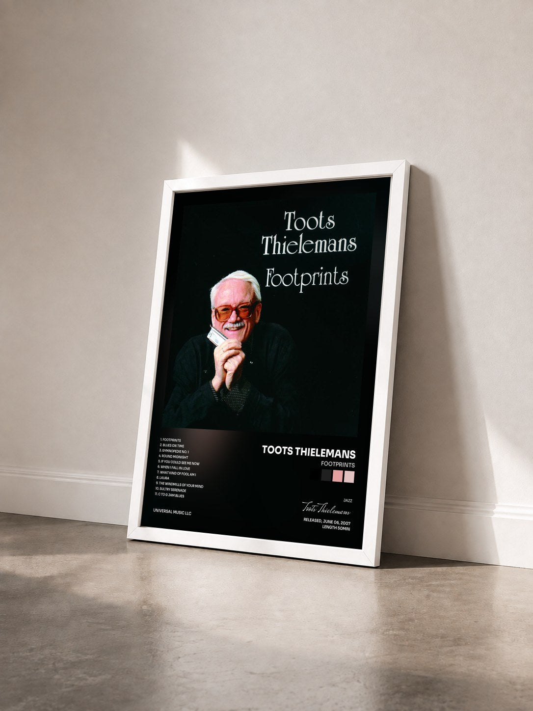 #blanc Tableau de l'album Footprints de Toots Thielemans vu de trois quarts, cadre blanc