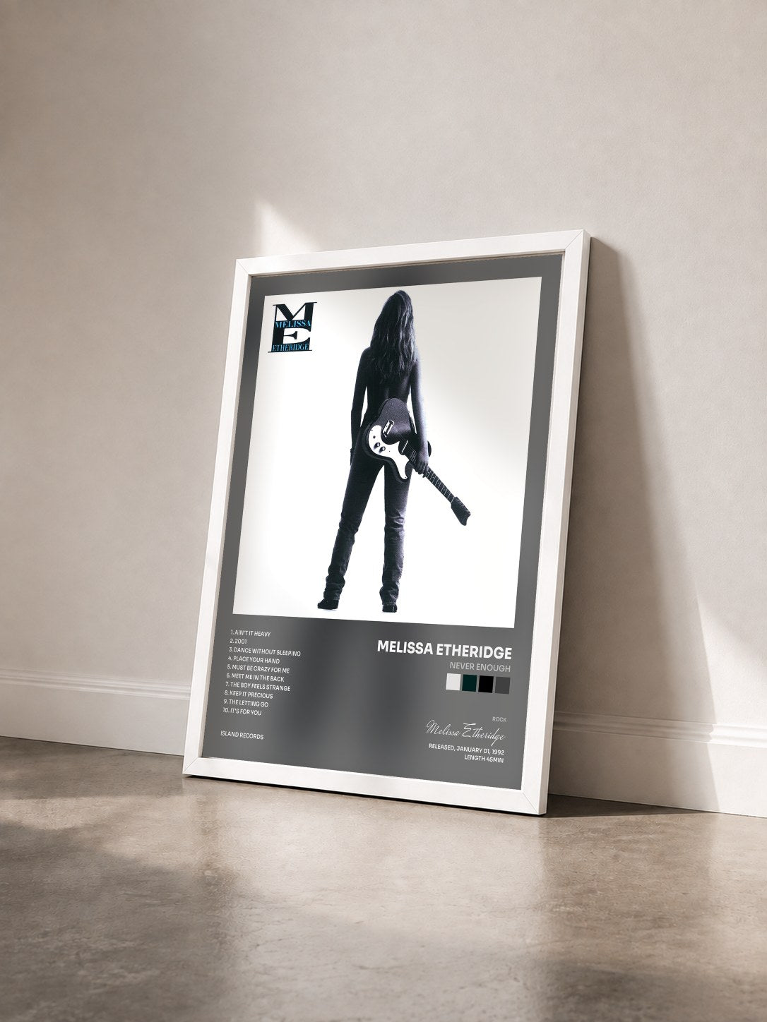 #blanc Tableau de l'album Never Enough de Melissa Etheridge vu de trois quarts, cadre blanc