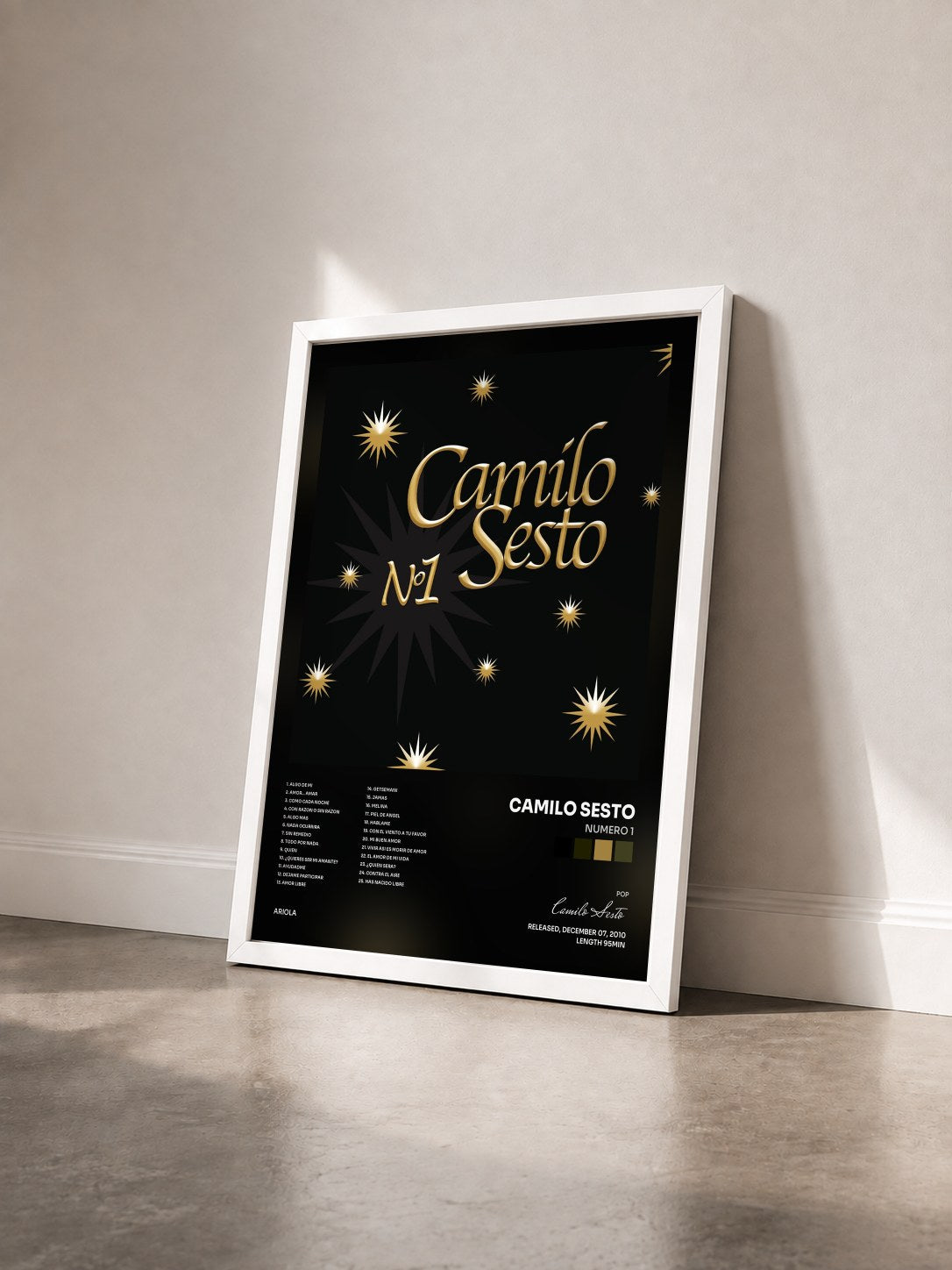 #blanc Tableau de l'album Numero 1 de Camilo Sesto vu de trois quarts, cadre blanc