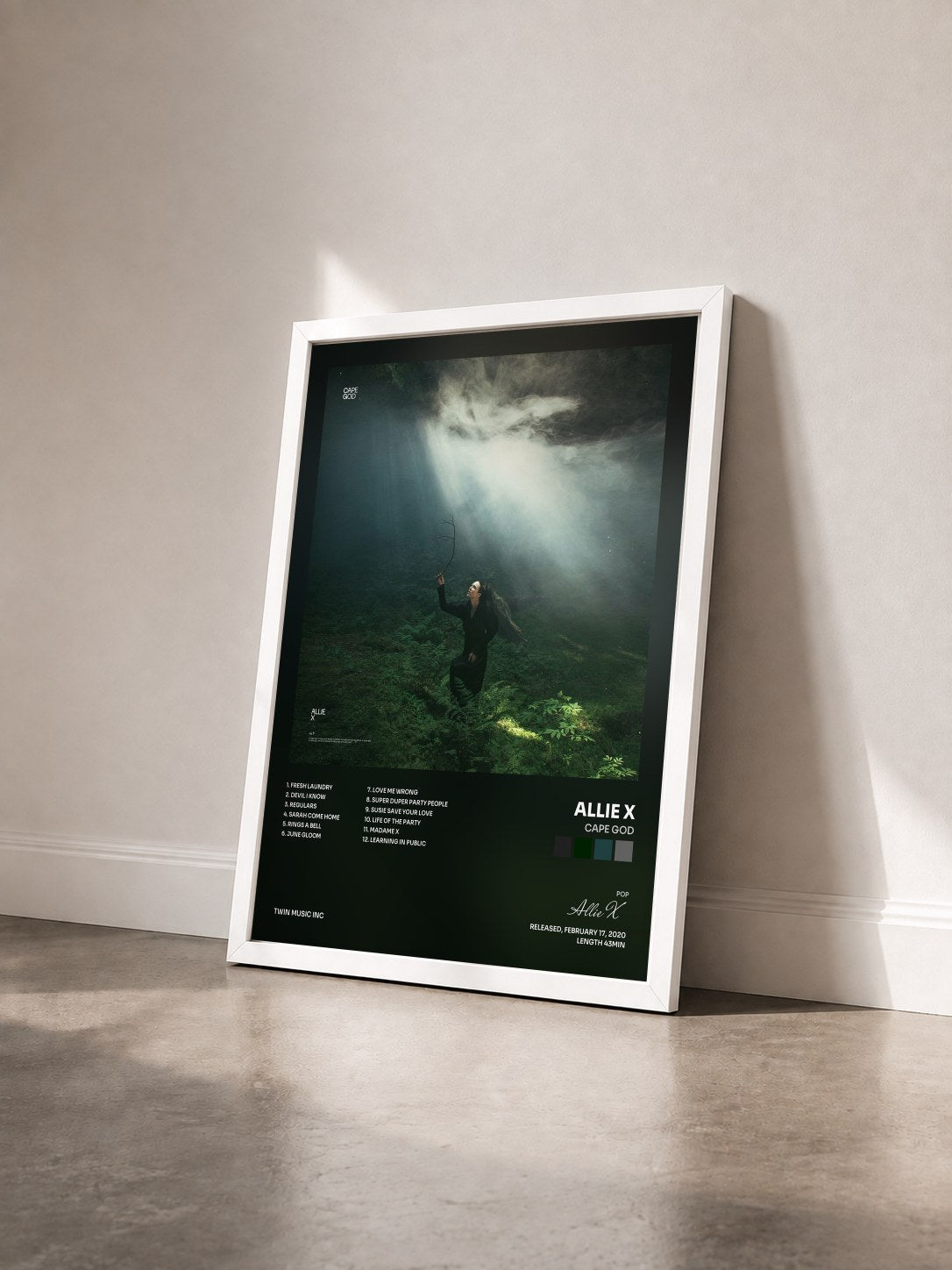 #blanc Tableau de l'album Cape God de Allie X vu de trois quarts, cadre blanc