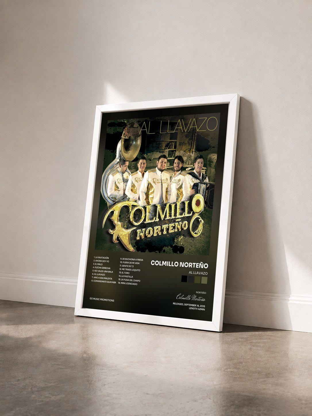#blanc Tableau de l'album Al Llavazo de Colmillo Norteño vu de trois quarts, cadre blanc