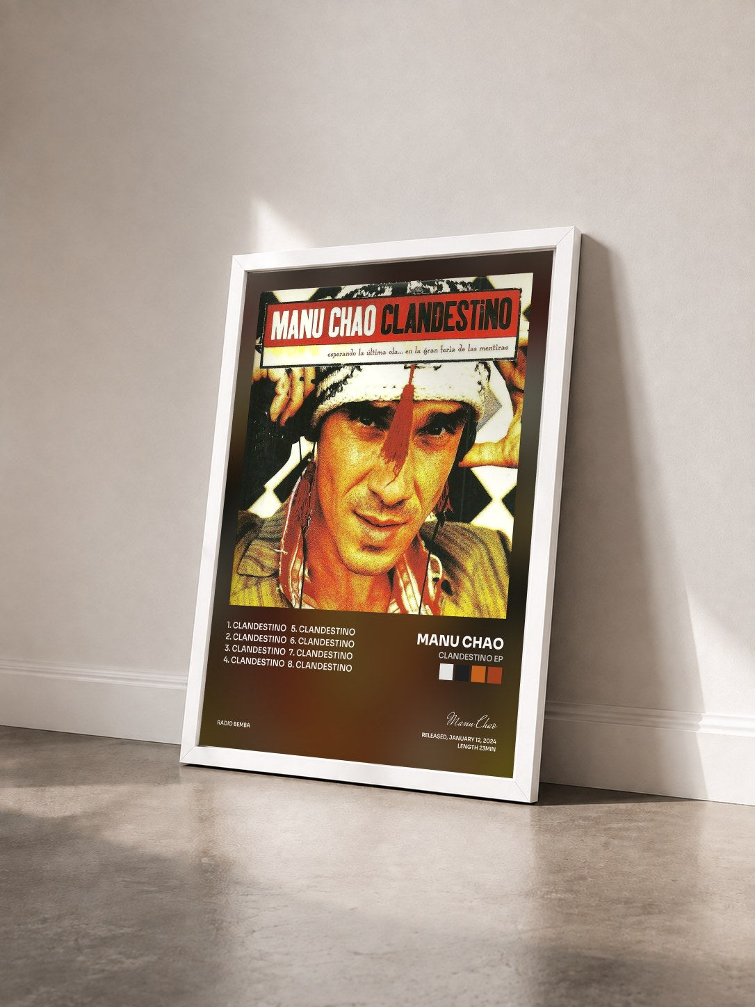 #blanc Tableau de l'album Clandestino EP de Manu Chao vu de trois quarts, cadre blanc