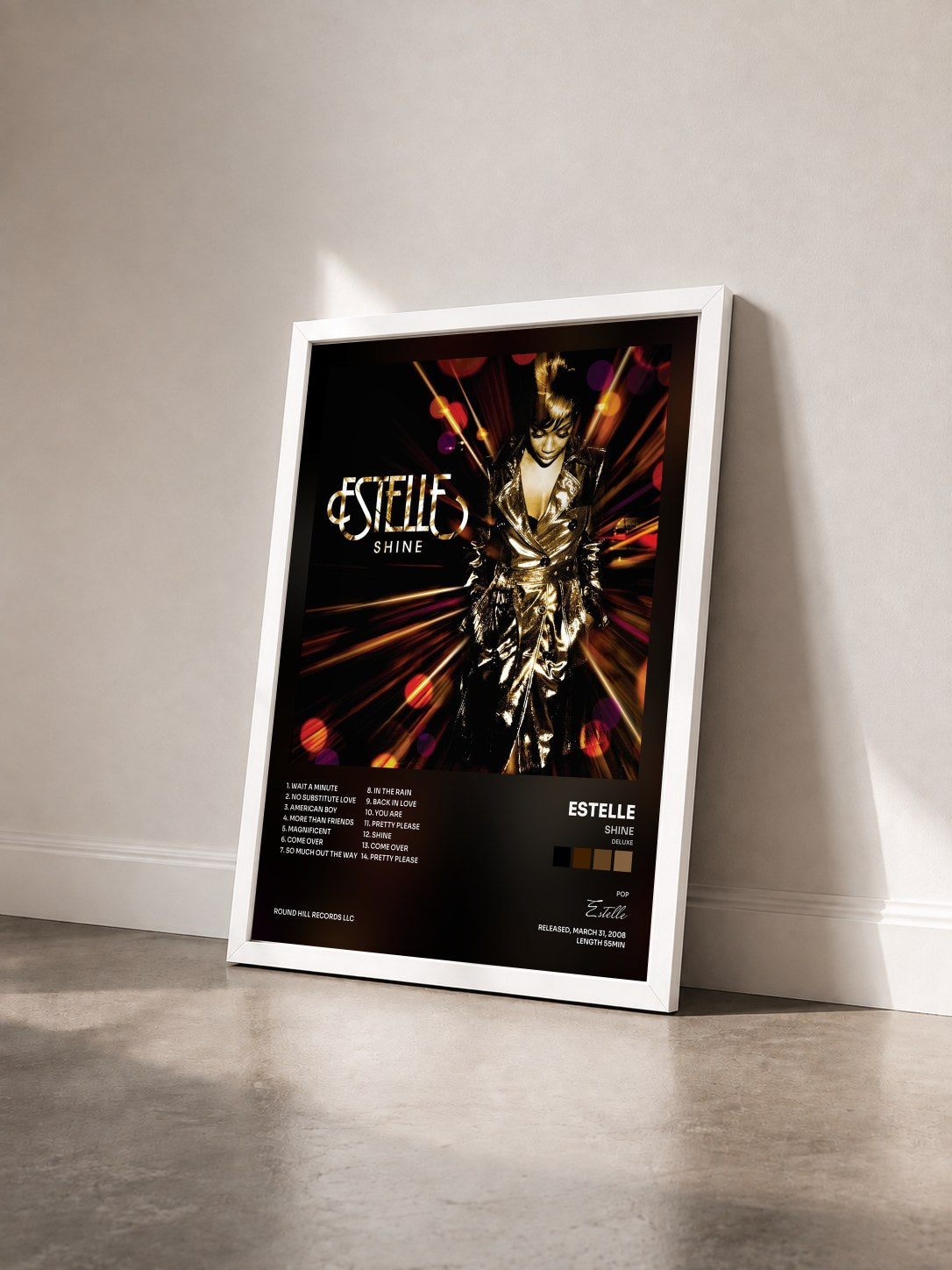 #blanc Tableau de l'album Shine (Deluxe) de Estelle vu de trois quarts, cadre blanc