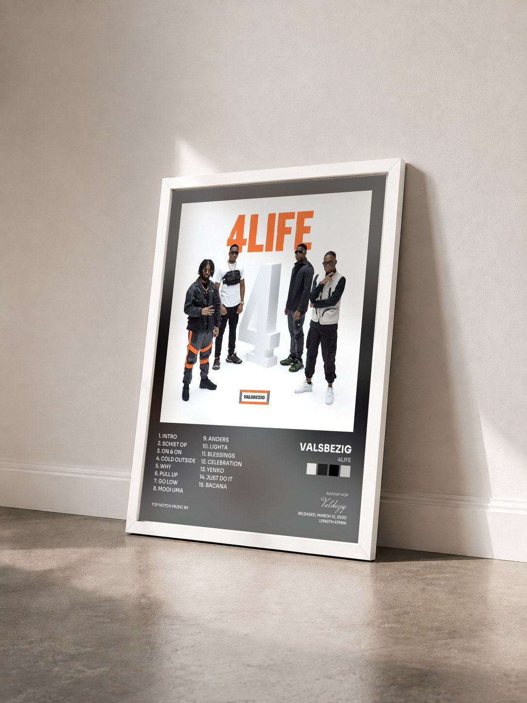 #blanc Tableau de l'album 4LIFE de Valsbezig vu de trois quarts, cadre blanc