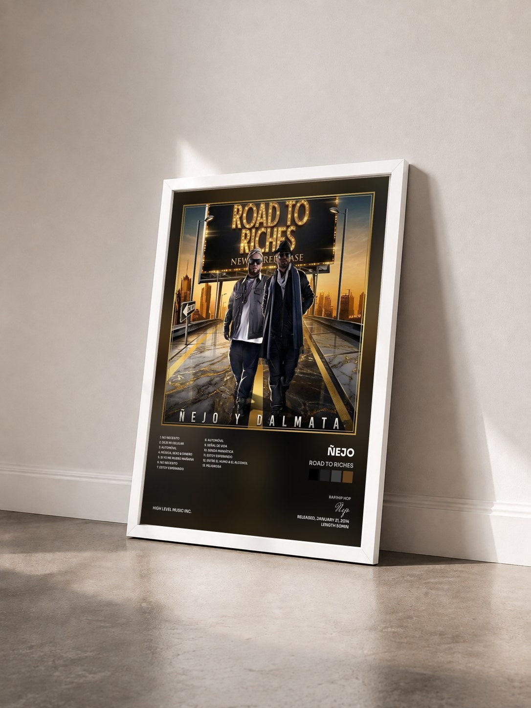 #blanc Tableau de l'album Road To Riches de Ñejo vu de trois quarts, cadre blanc