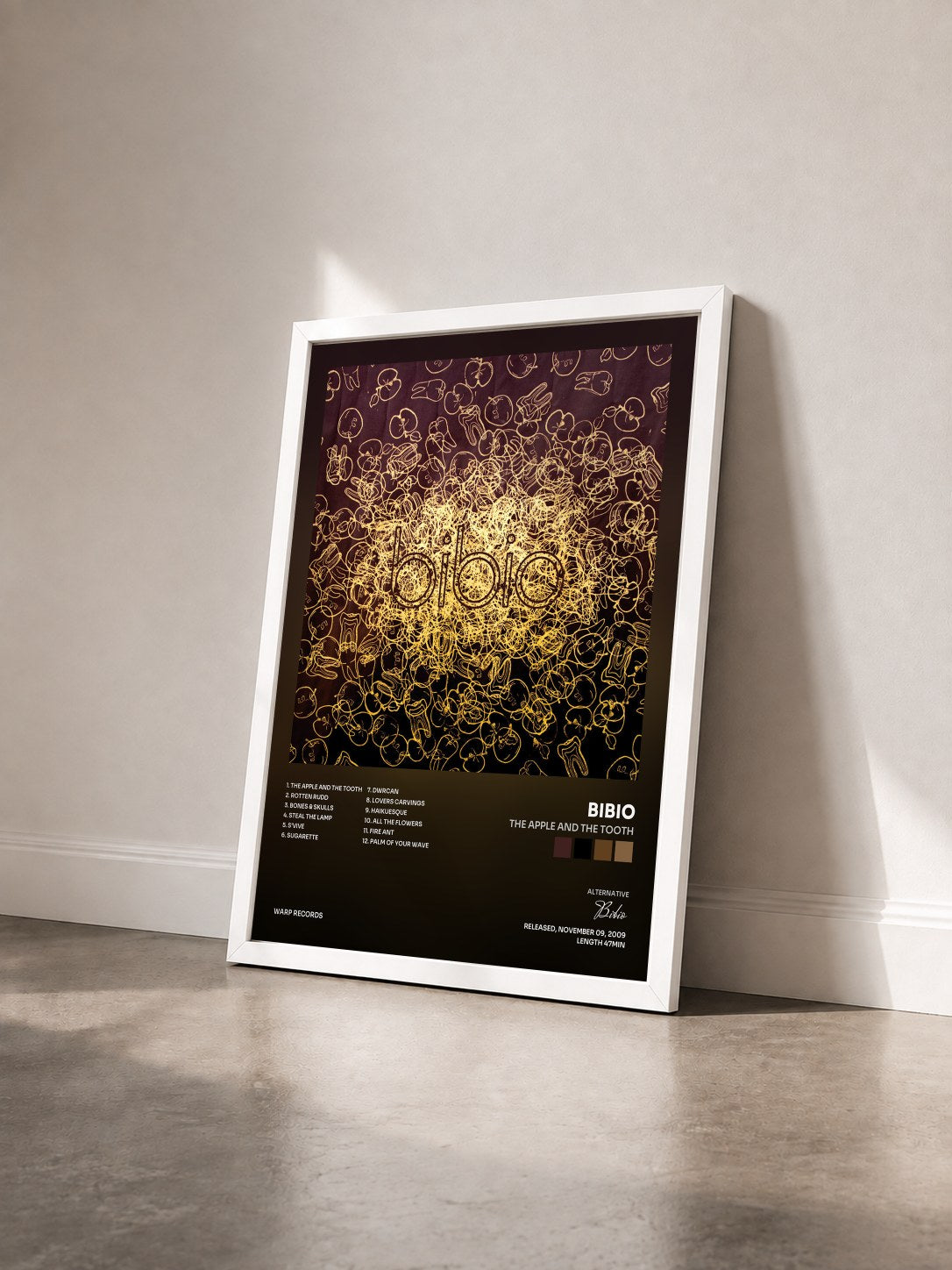 #blanc Tableau de l'album The Apple And The Tooth de Bibio vu de trois quarts, cadre blanc