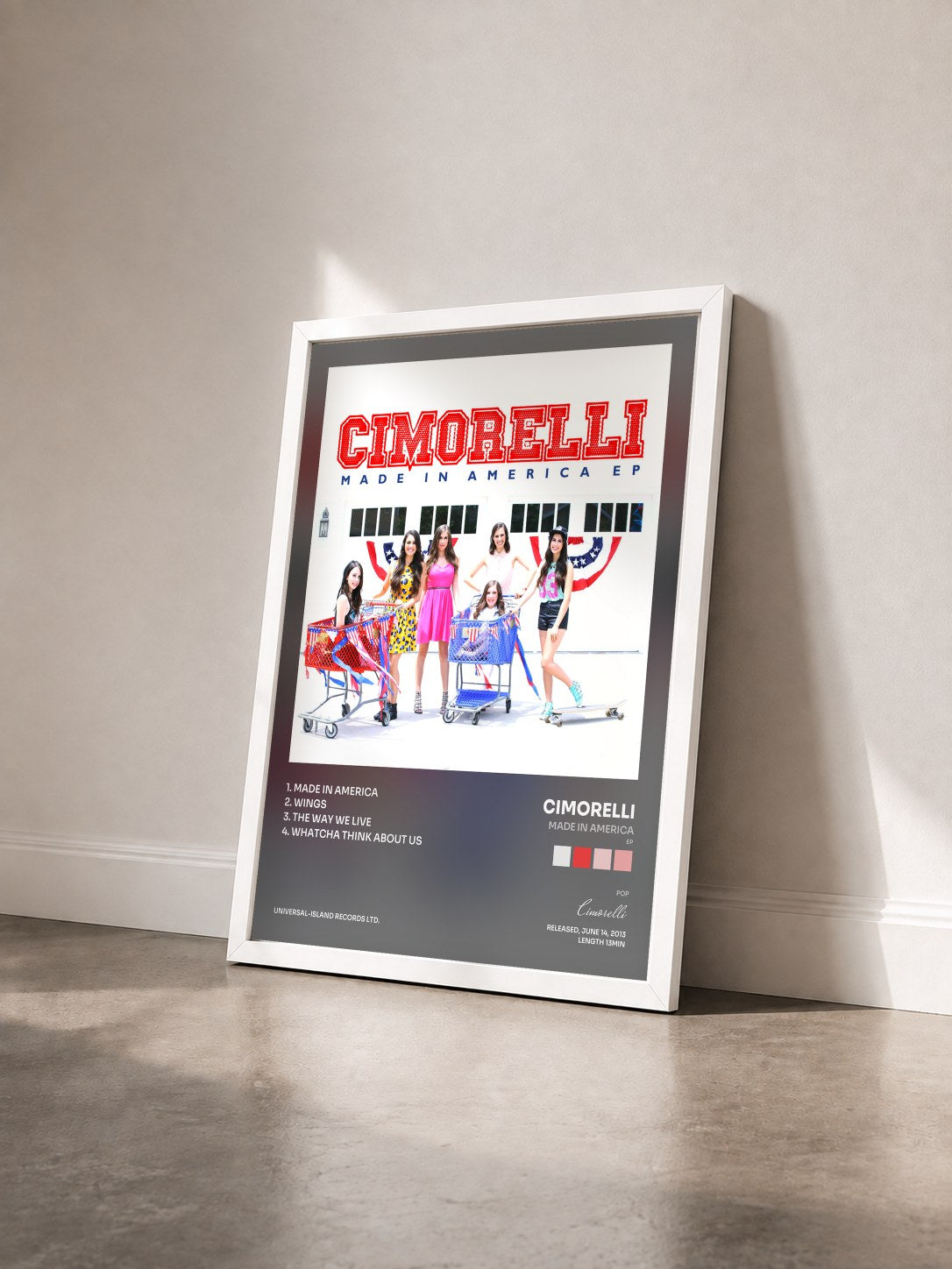 #blanc Tableau de l'album Made In America (EP) de Cimorelli vu de trois quarts, cadre blanc