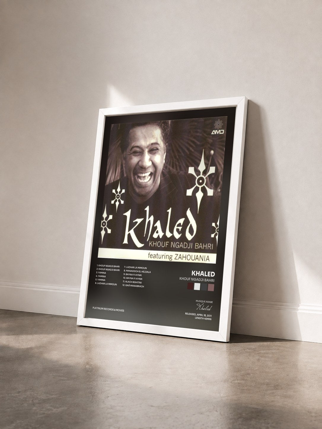 #blanc Tableau de l'album Khouf ngadji bahri de Khaled vu de trois quarts, cadre blanc