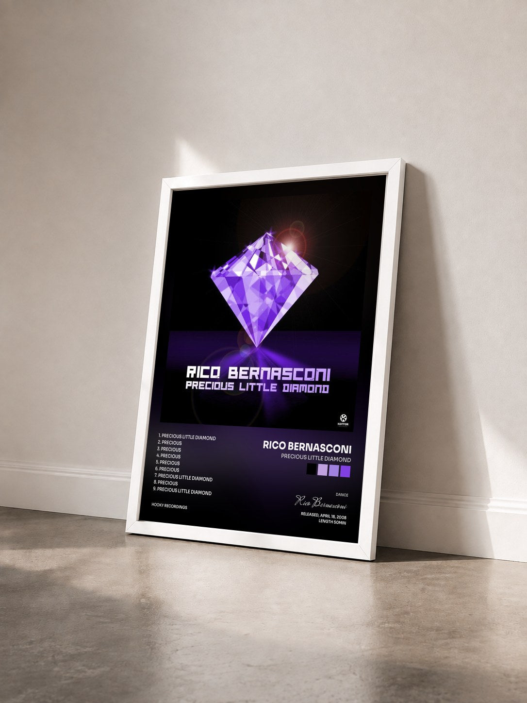 #blanc Tableau de l'album Precious Little Diamond de Rico Bernasconi vu de trois quarts, cadre blanc