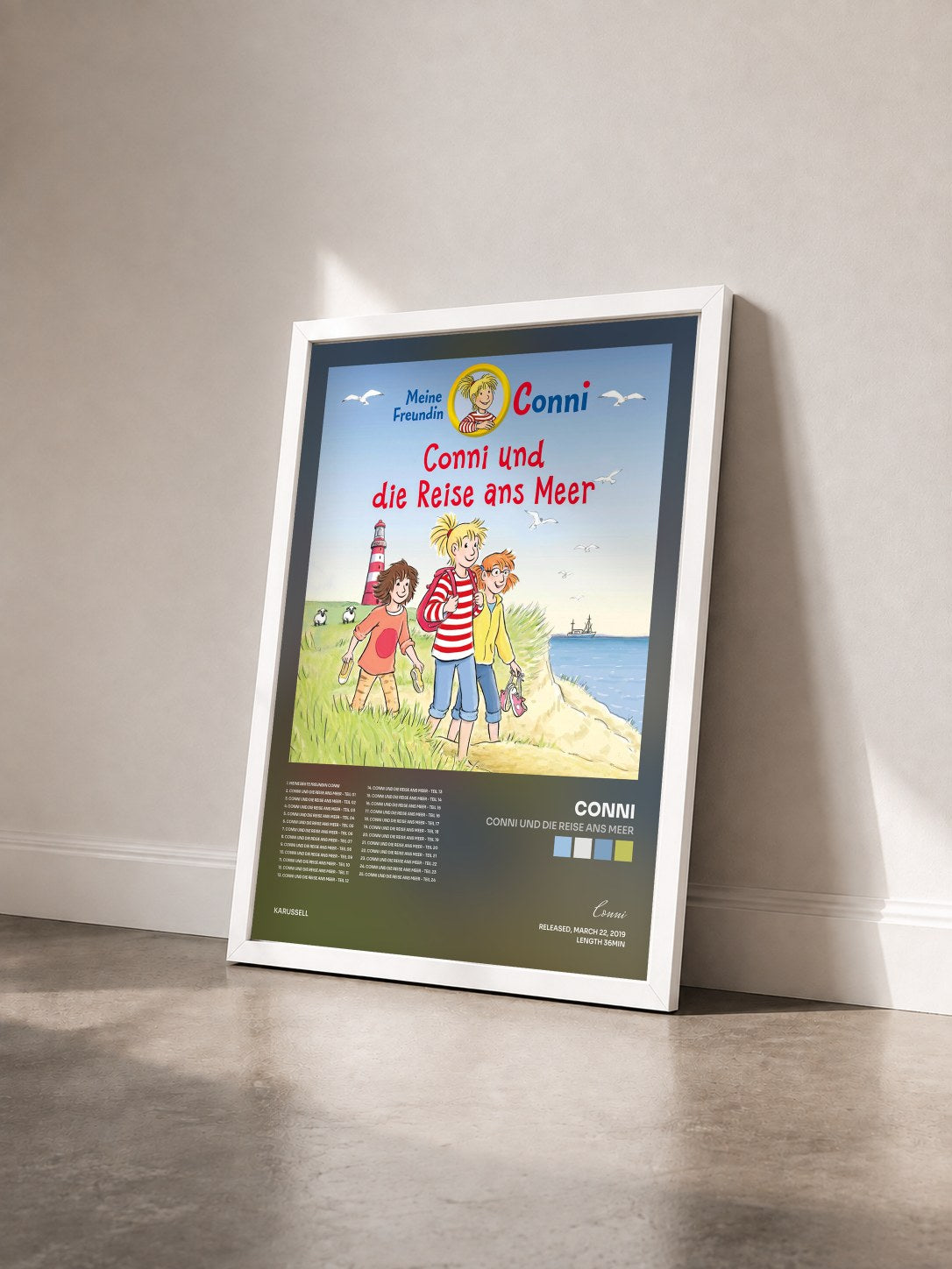 #blanc Tableau de l'album Conni und die Reise ans Meer de Conni vu de trois quarts, cadre blanc