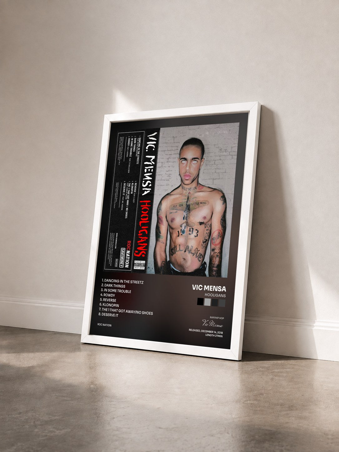 #blanc Tableau de l'album HOOLIGANS de Vic Mensa vu de trois quarts, cadre blanc