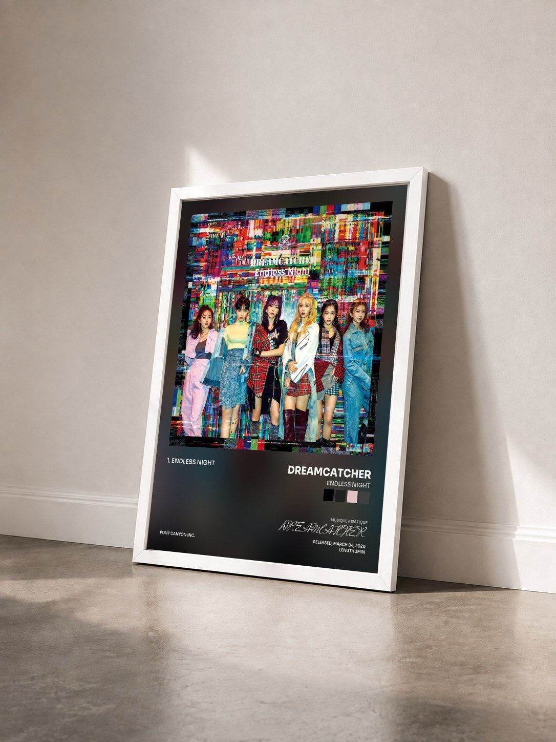#blanc Tableau de l'album Endless Night de DREAMCATCHER vu de trois quarts, cadre blanc