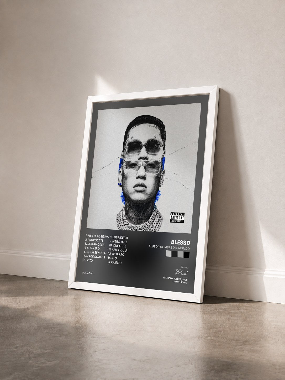 #blanc Tableau de l'album EL PEOR HOMBRE DEL MUNDO de Blessd vu de trois quarts, cadre blanc