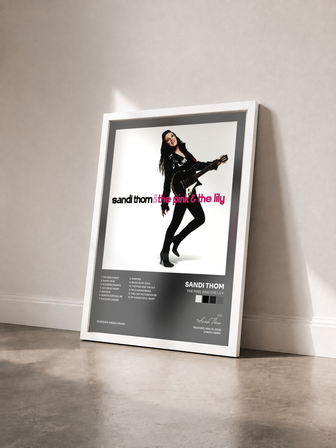 #blanc Tableau de l'album The Pink and the Lily de Sandi Thom vu de trois quarts, cadre blanc