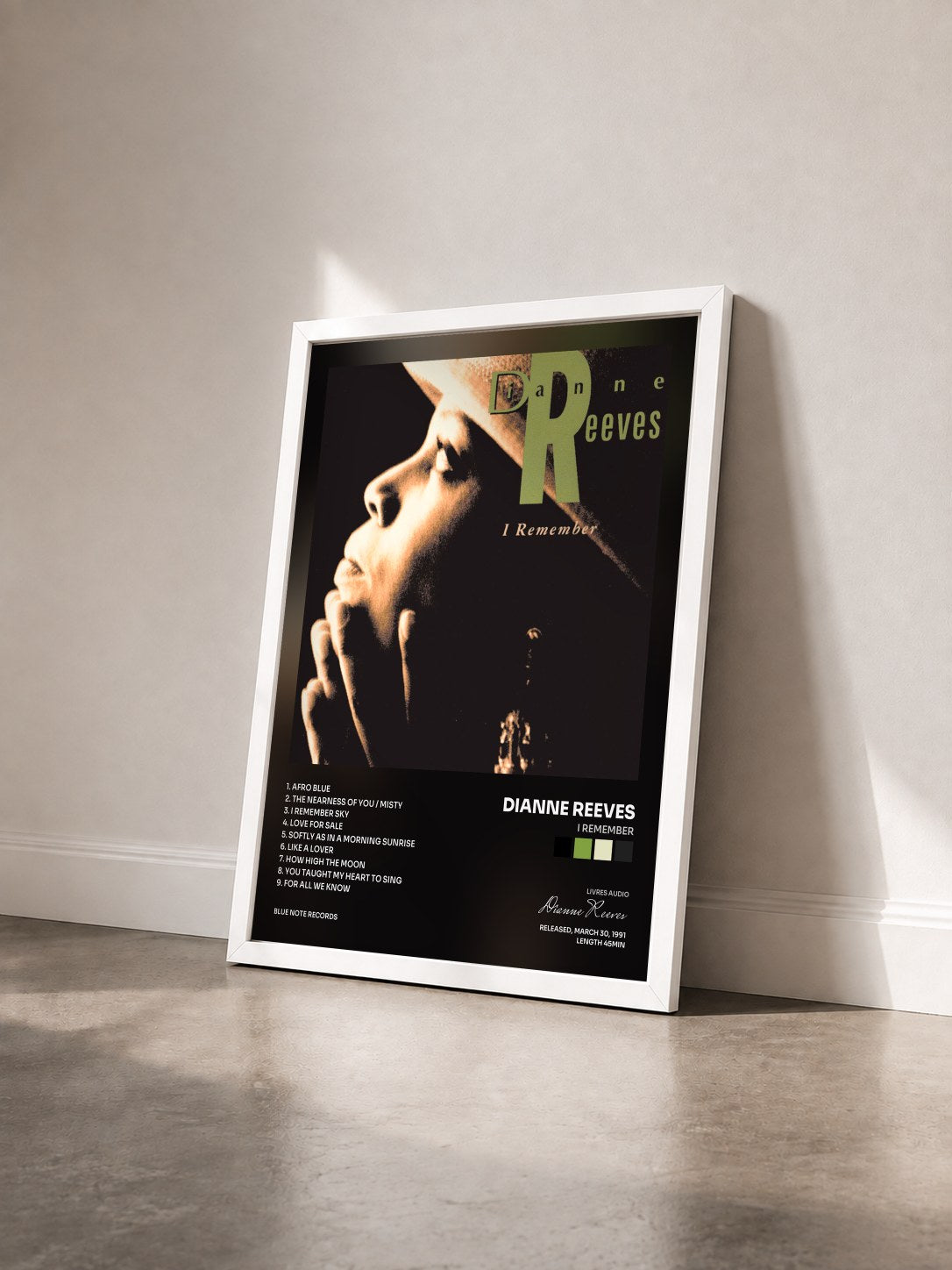 #blanc Tableau de l'album I Remember de Dianne Reeves vu de trois quarts, cadre blanc