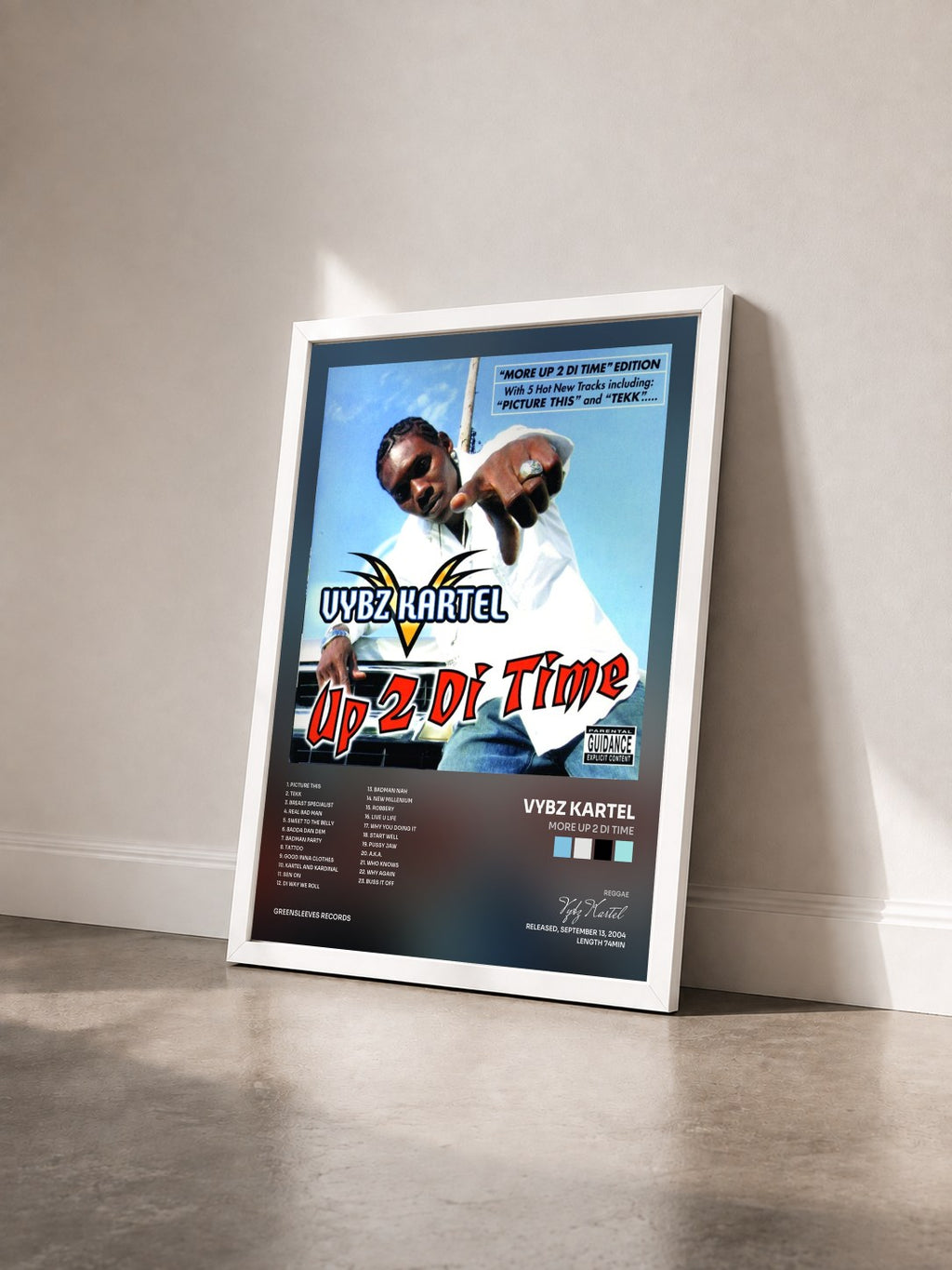 #blanc Tableau de l'album More Up 2 Di Time de Vybz Kartel vu de trois quarts, cadre blanc