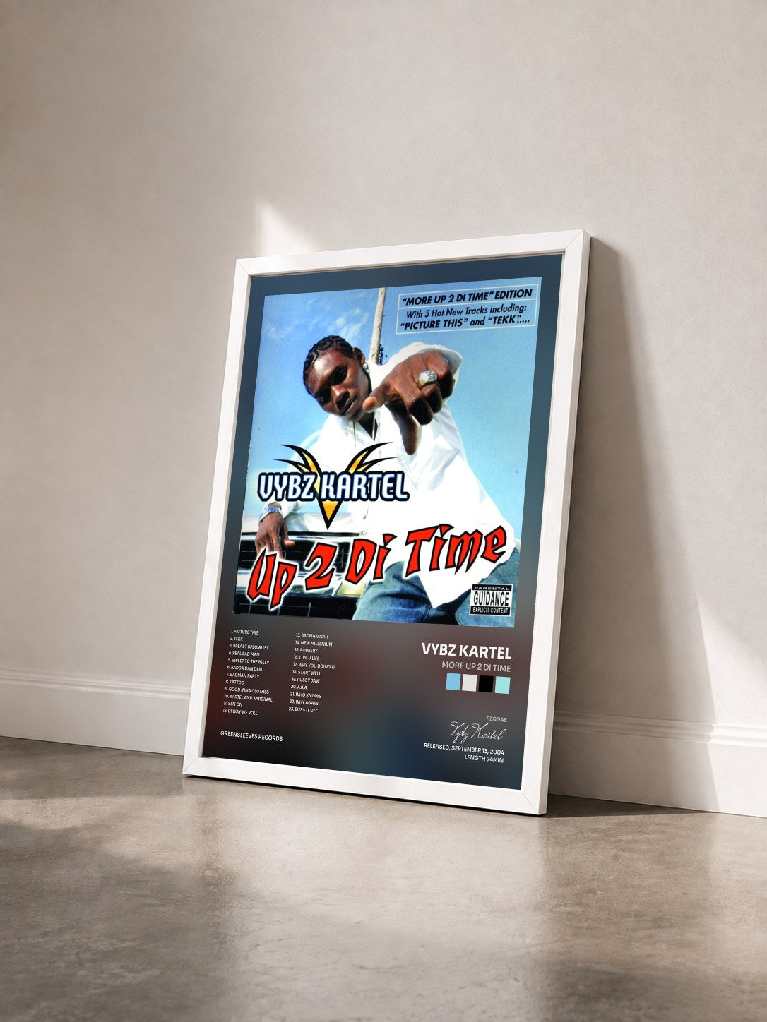 #blanc Tableau de l'album More Up 2 Di Time de Vybz Kartel vu de trois quarts, cadre blanc