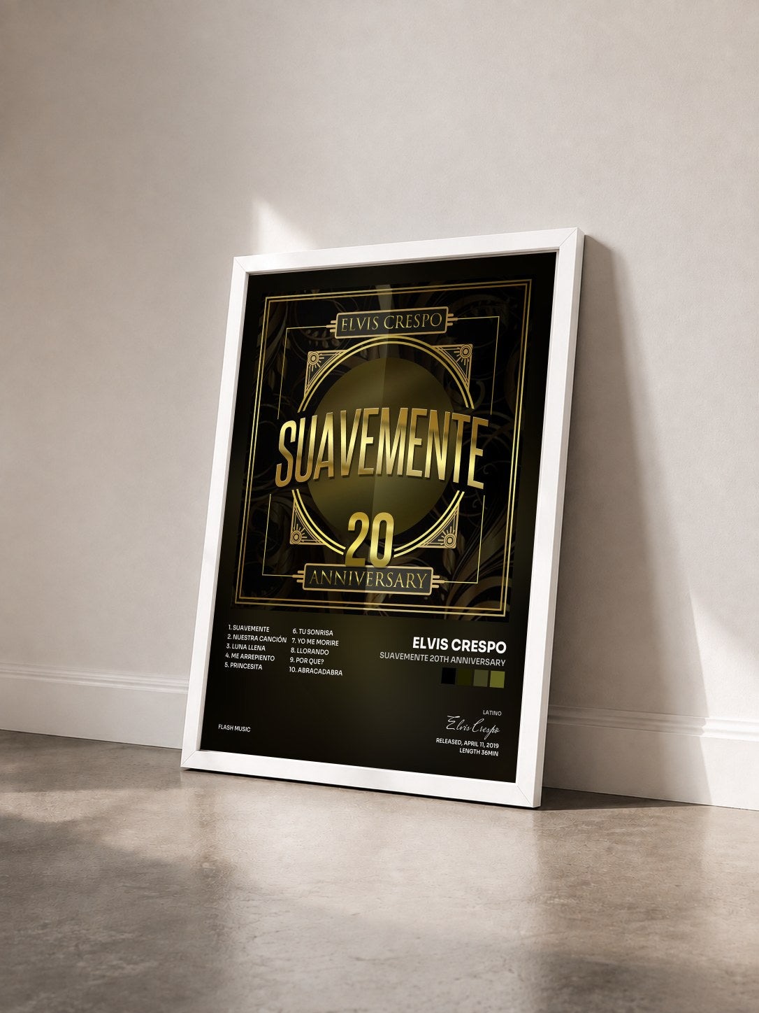 #blanc Tableau de l'album Suavemente 20th Anniversary de Elvis Crespo vu de trois quarts, cadre blanc