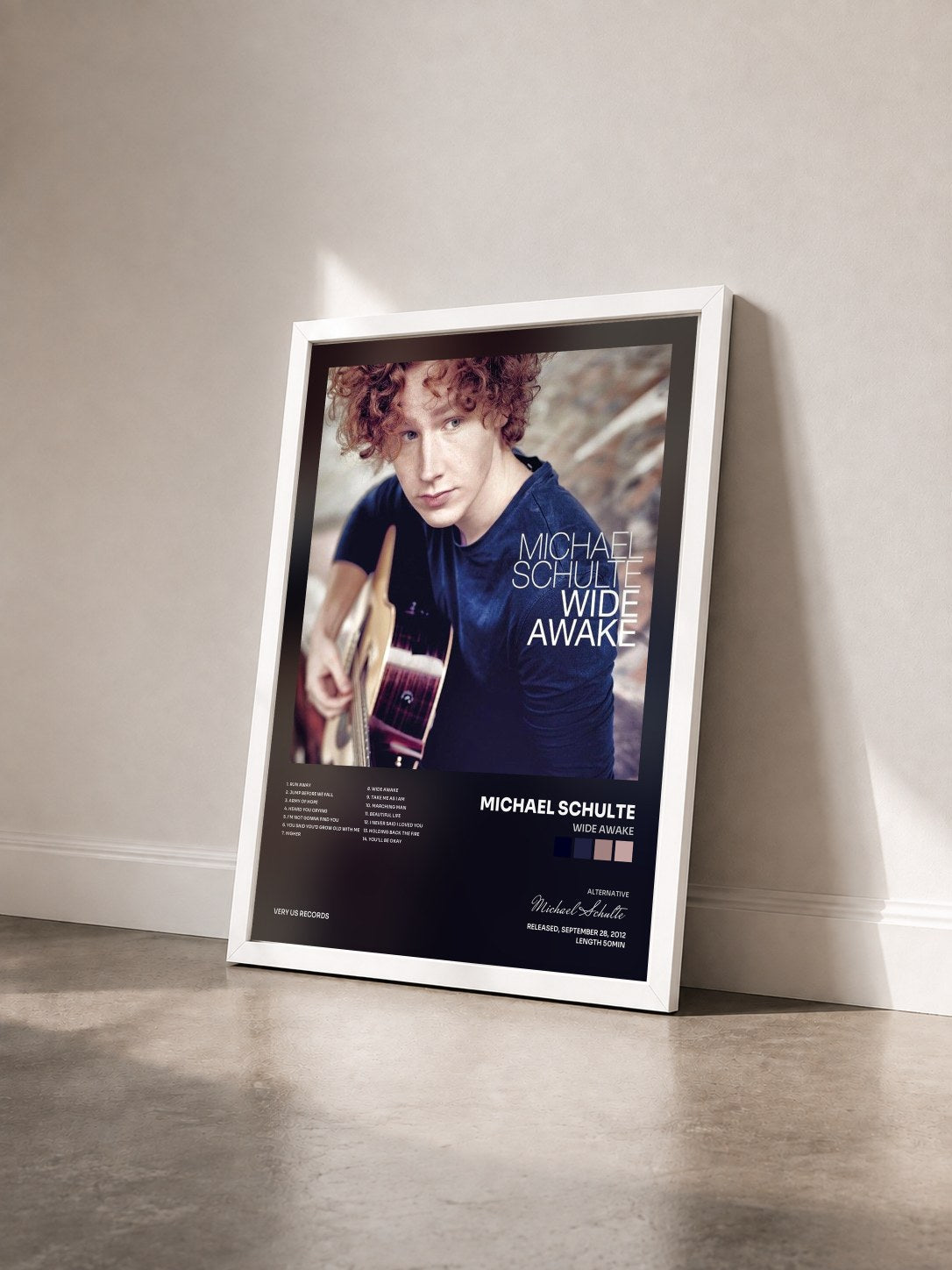 #blanc Tableau de l'album Wide Awake de Michael Schulte vu de trois quarts, cadre blanc