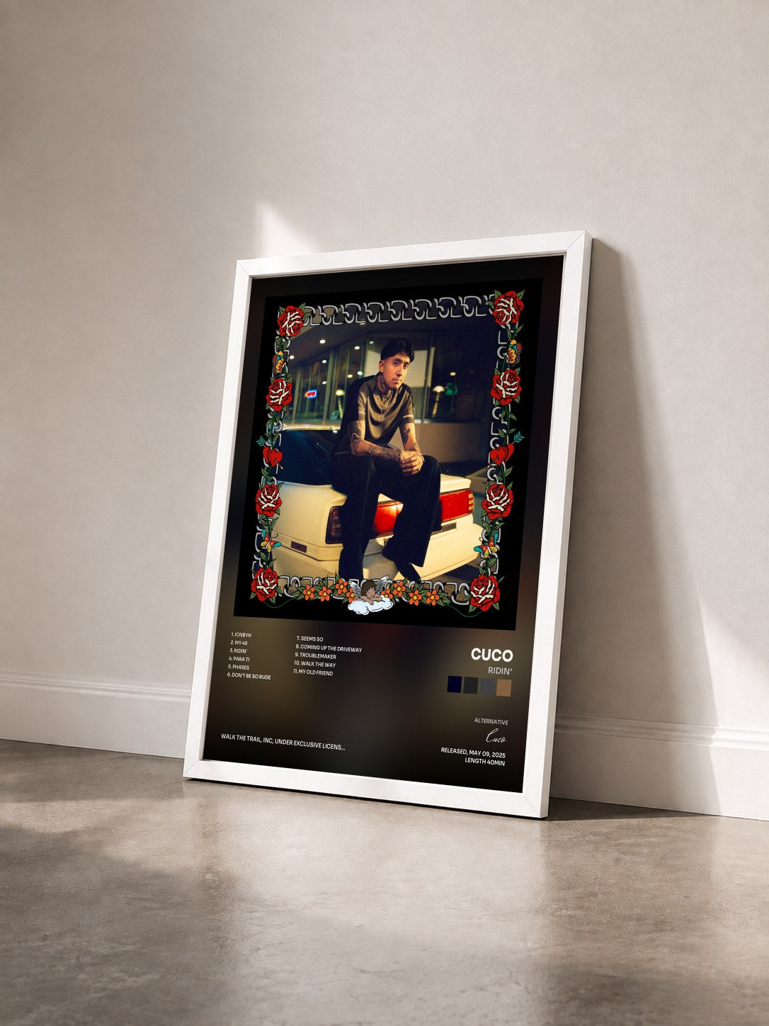 #blanc Tableau de l'album Ridin' de Cuco vu de trois quarts, cadre blanc