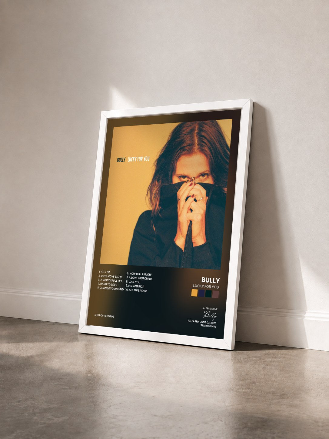 #blanc Tableau de l'album Lucky For You de Bully vu de trois quarts, cadre blanc