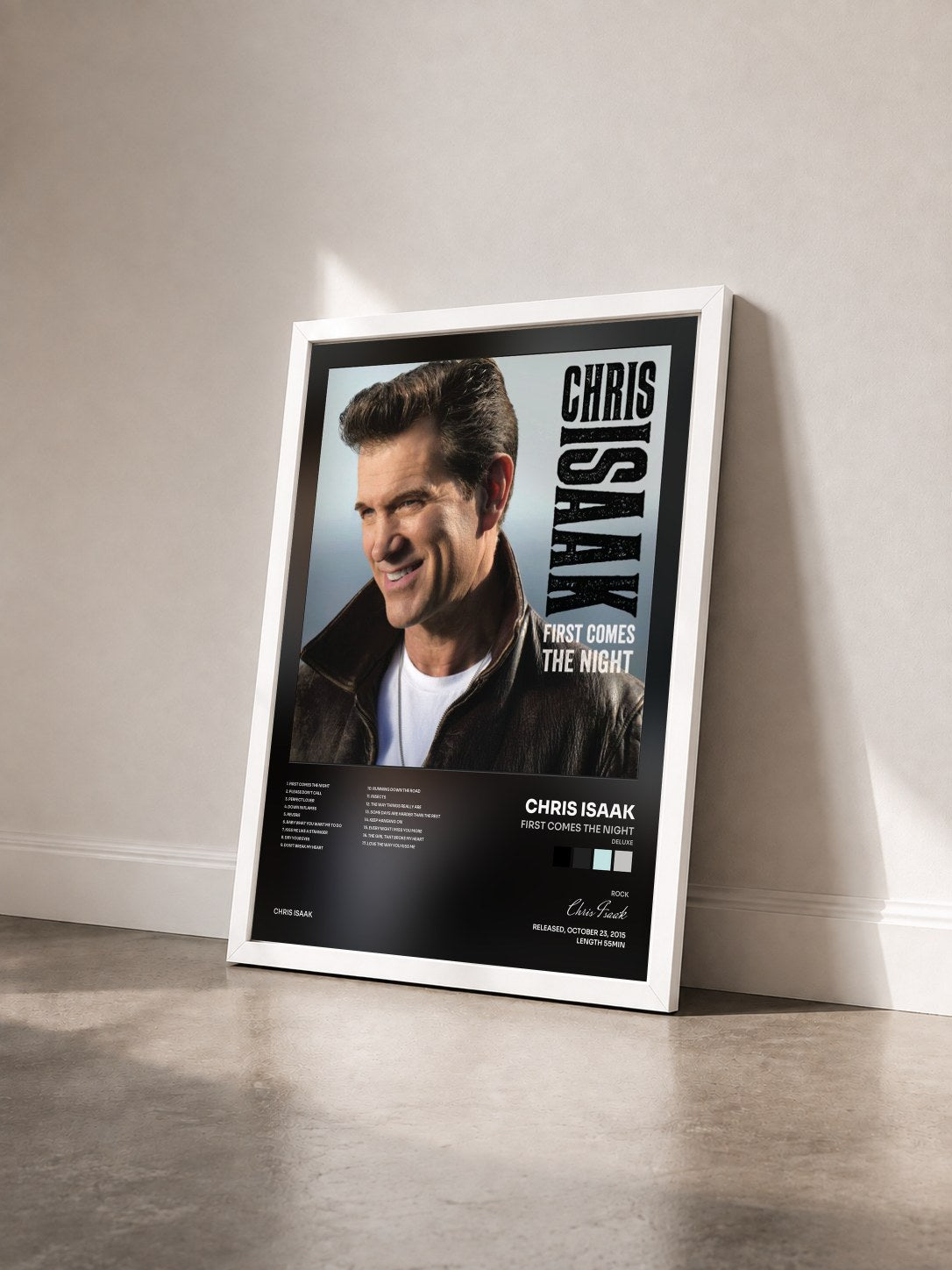 #blanc Tableau de l'album First Comes The Night (Deluxe) de Chris Isaak vu de trois quarts, cadre blanc