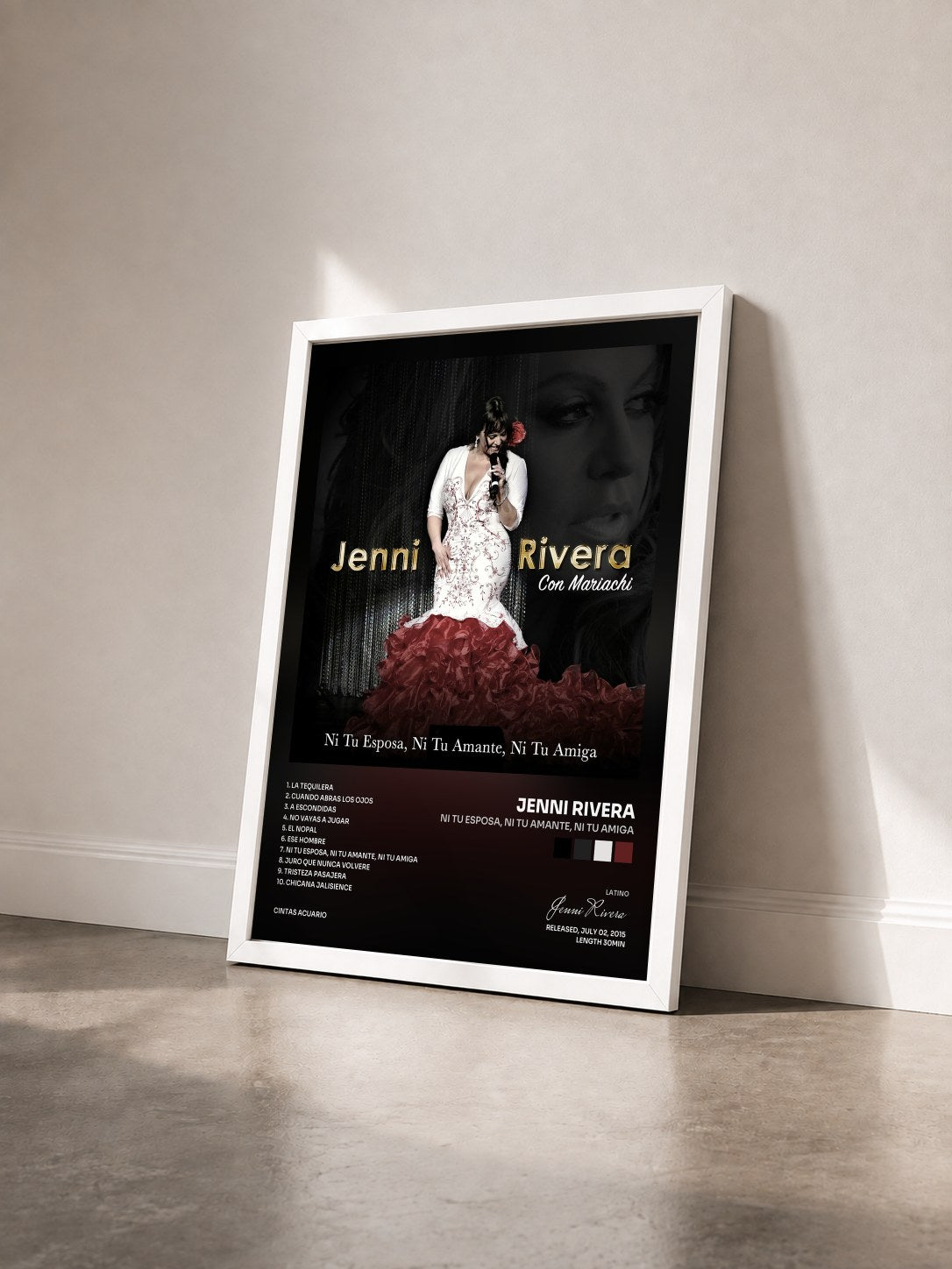 #blanc Tableau de l'album Ni Tu Esposa, Ni Tu Amante, Ni Tu Amiga de Jenni Rivera vu de trois quarts, cadre blanc