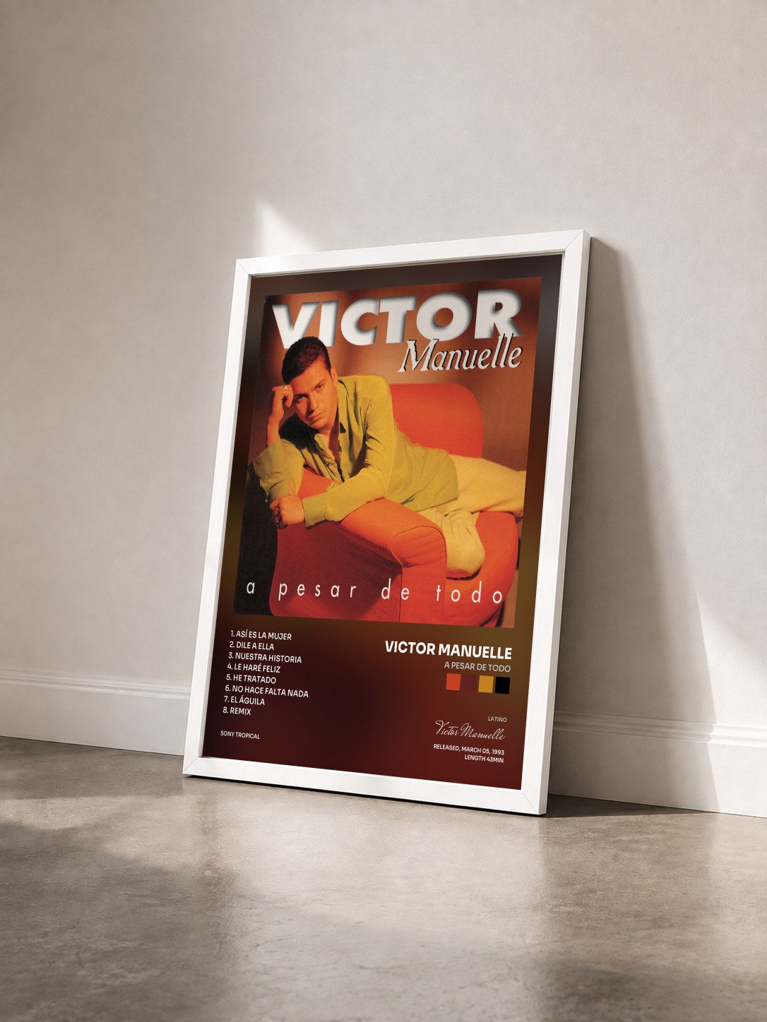 #blanc Tableau de l'album A Pesar De Todo de Victor Manuelle vu de trois quarts, cadre blanc