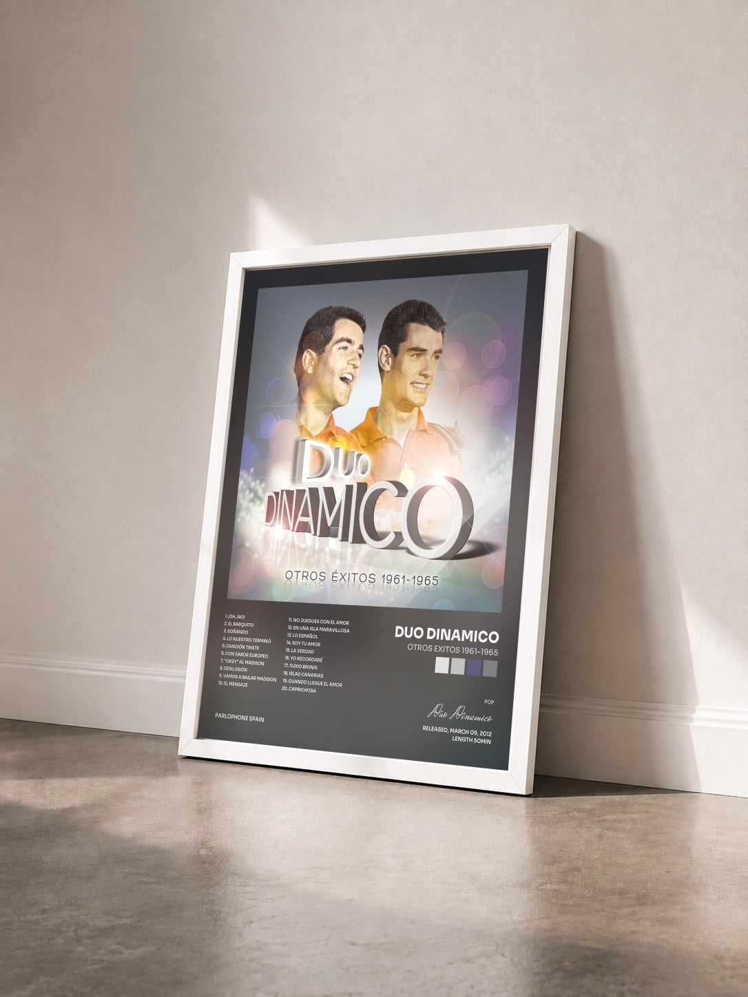 #blanc Tableau de l'album Otros Exitos 1961-1965 de Duo Dinamico vu de trois quarts, cadre blanc