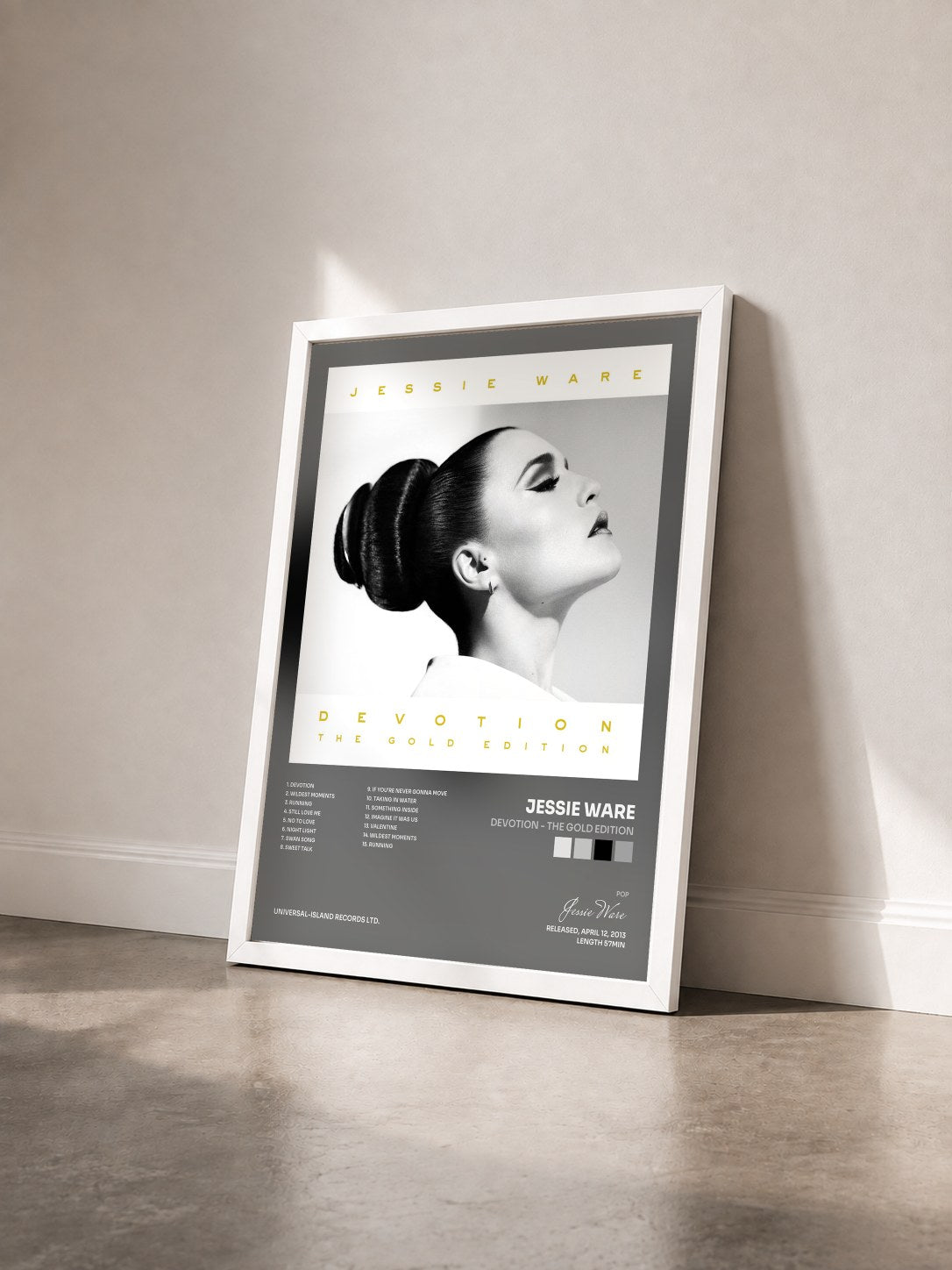 #blanc Tableau de l'album Devotion - The Gold Edition de Jessie Ware vu de trois quarts, cadre blanc