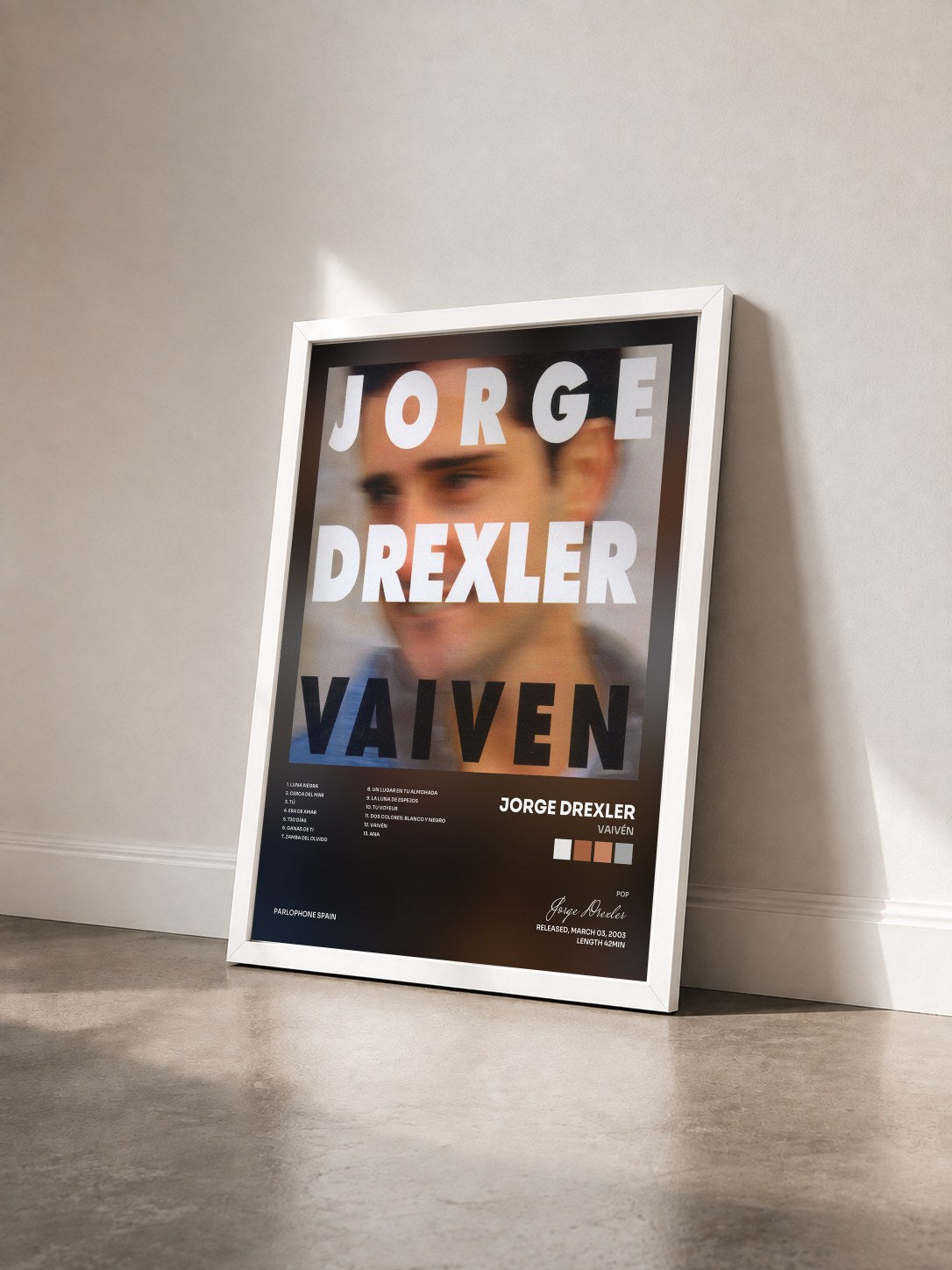 #blanc Tableau de l'album Vaivén de Jorge Drexler vu de trois quarts, cadre blanc