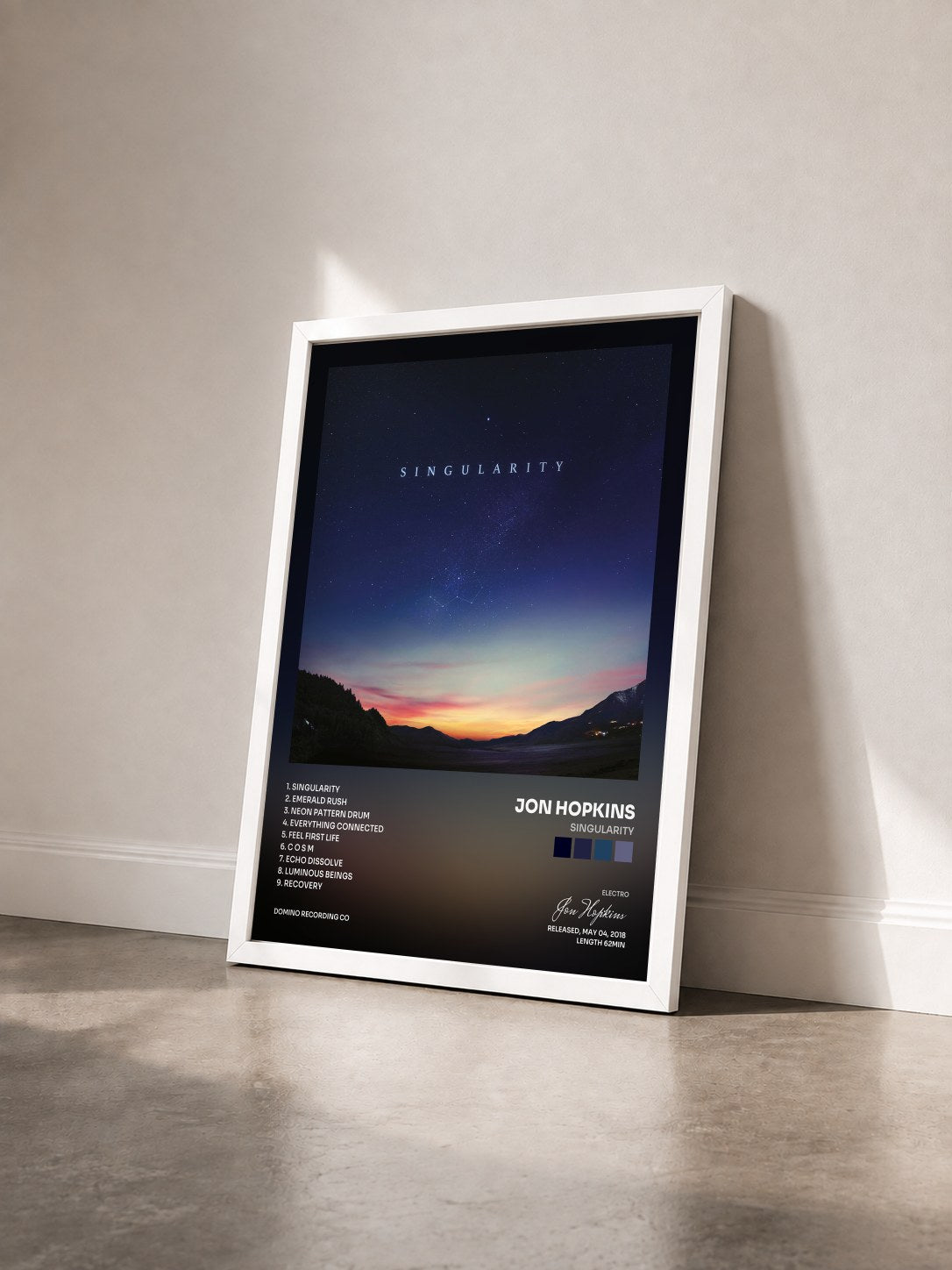 #blanc Tableau de l'album Singularity de Jon Hopkins vu de trois quarts, cadre blanc