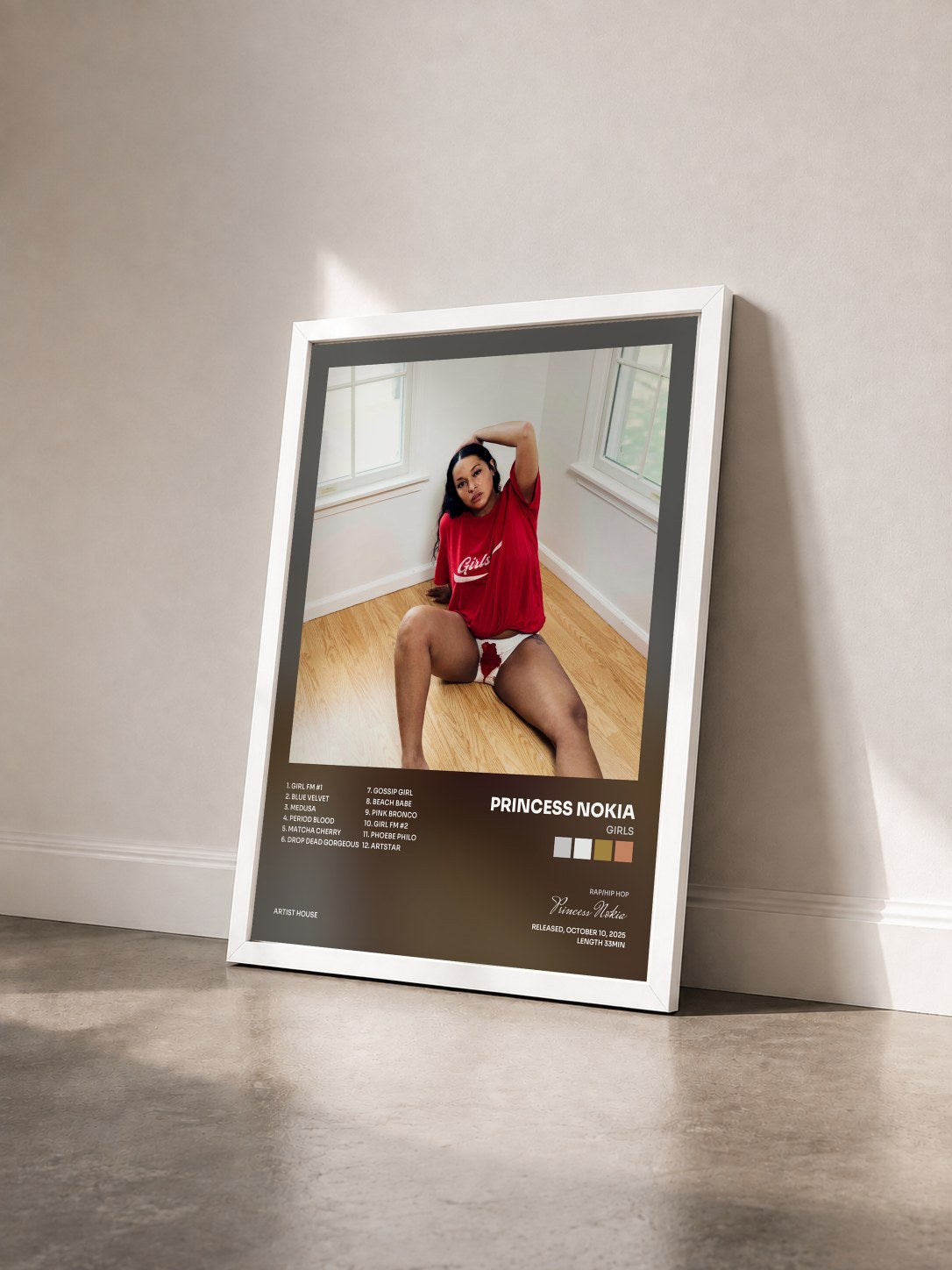 #blanc Tableau de l'album GIRLS de Princess Nokia vu de trois quarts, cadre blanc