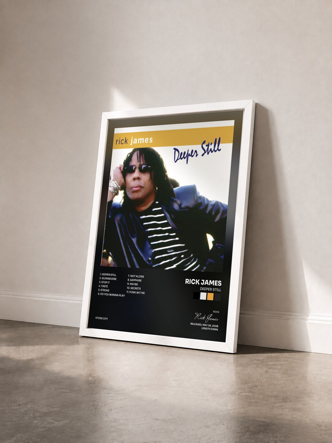 #blanc Tableau de l'album Deeper Still de Rick James vu de trois quarts, cadre blanc