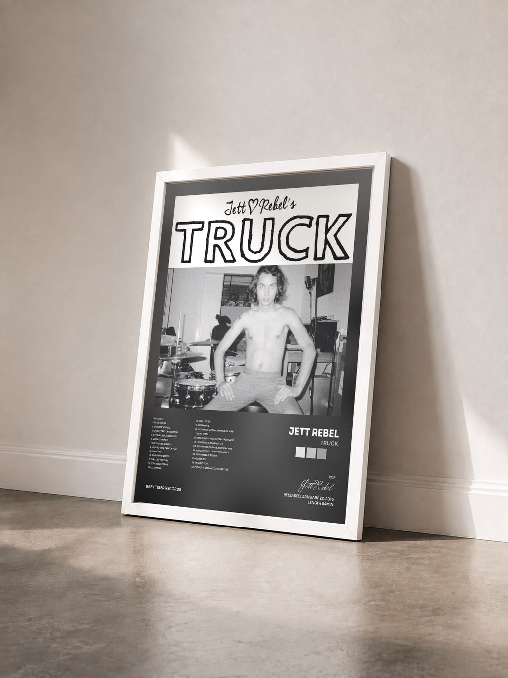 #blanc Tableau de l'album Truck de Jett Rebel vu de trois quarts, cadre blanc