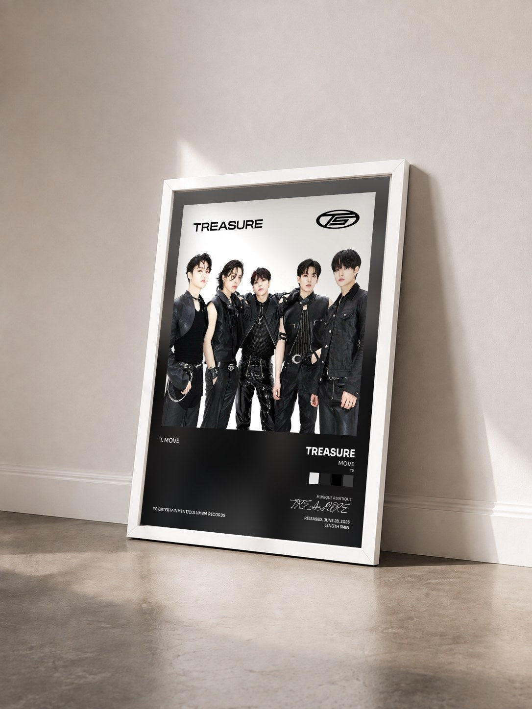 #blanc Tableau de l'album MOVE (T5) de TREASURE vu de trois quarts, cadre blanc