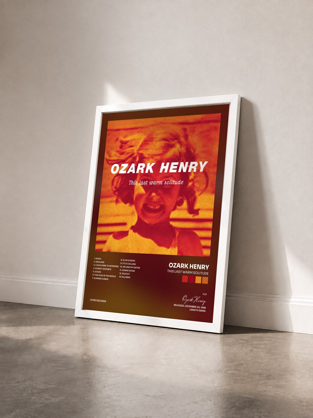 #blanc Tableau de l'album This Last Warm Solitude de Ozark Henry vu de trois quarts, cadre blanc