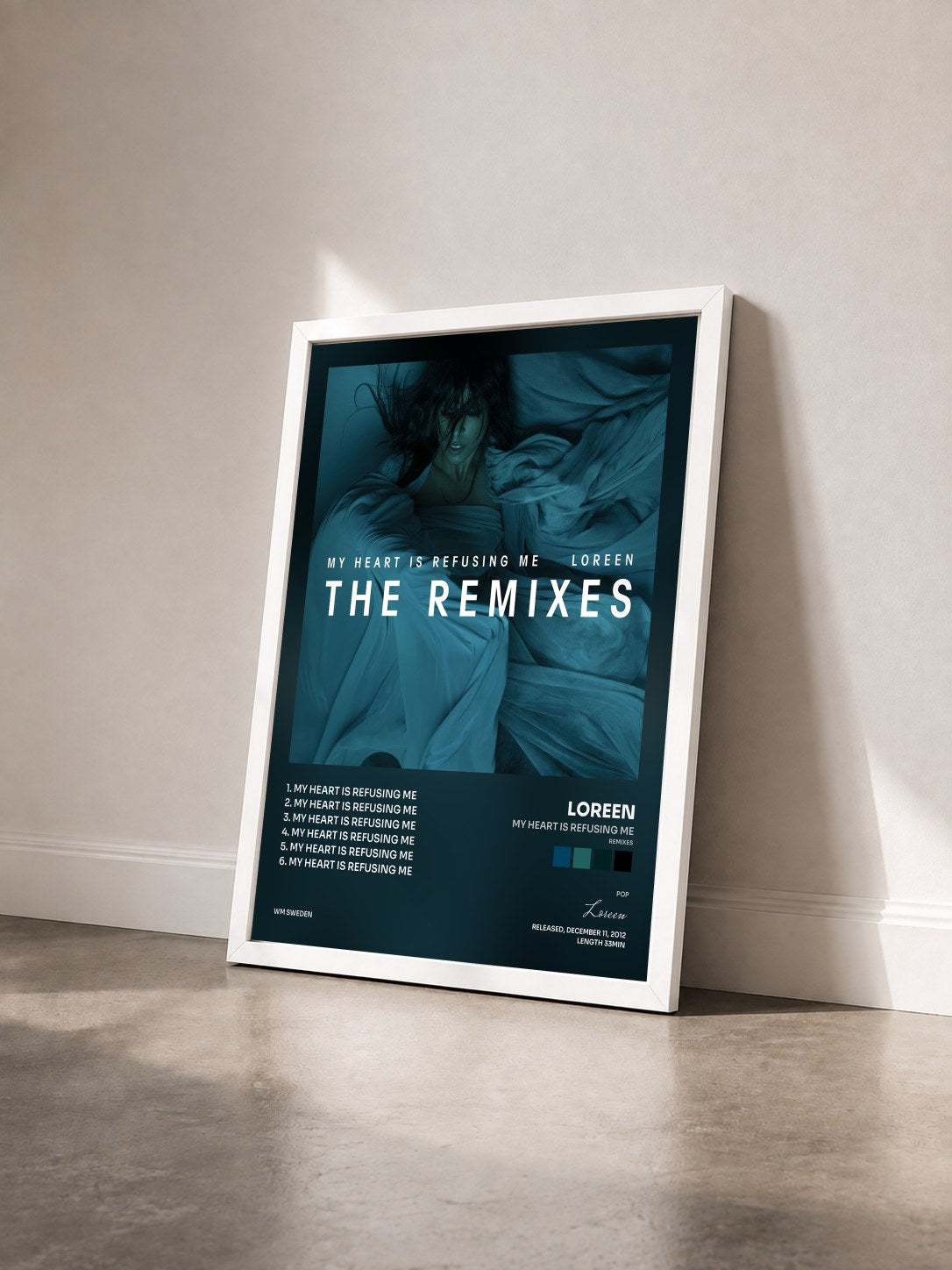 #blanc Tableau de l'album My Heart Is Refusing Me (Remixes) de Loreen vu de trois quarts, cadre blanc