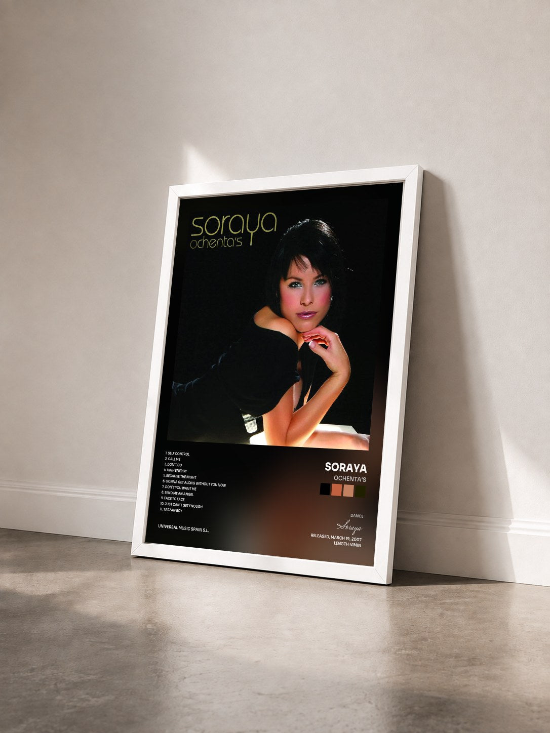 #blanc Tableau de l'album Ochenta's de Soraya vu de trois quarts, cadre blanc