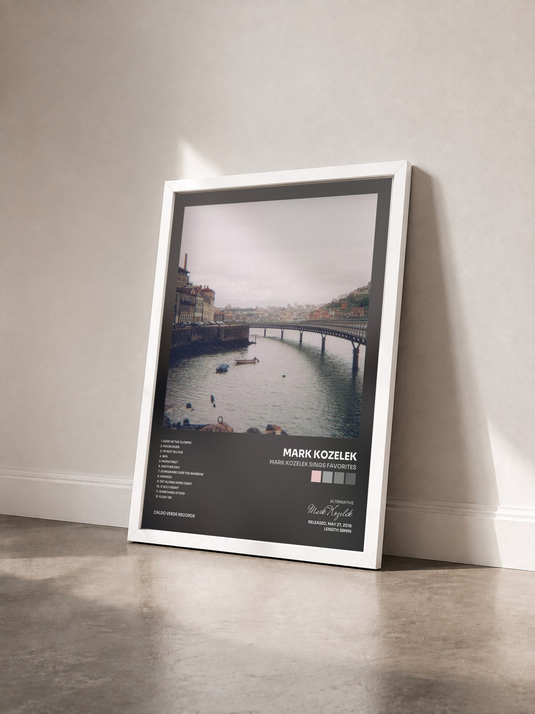 #blanc Tableau de l'album Mark Kozelek Sings Favorites de Mark Kozelek vu de trois quarts, cadre blanc