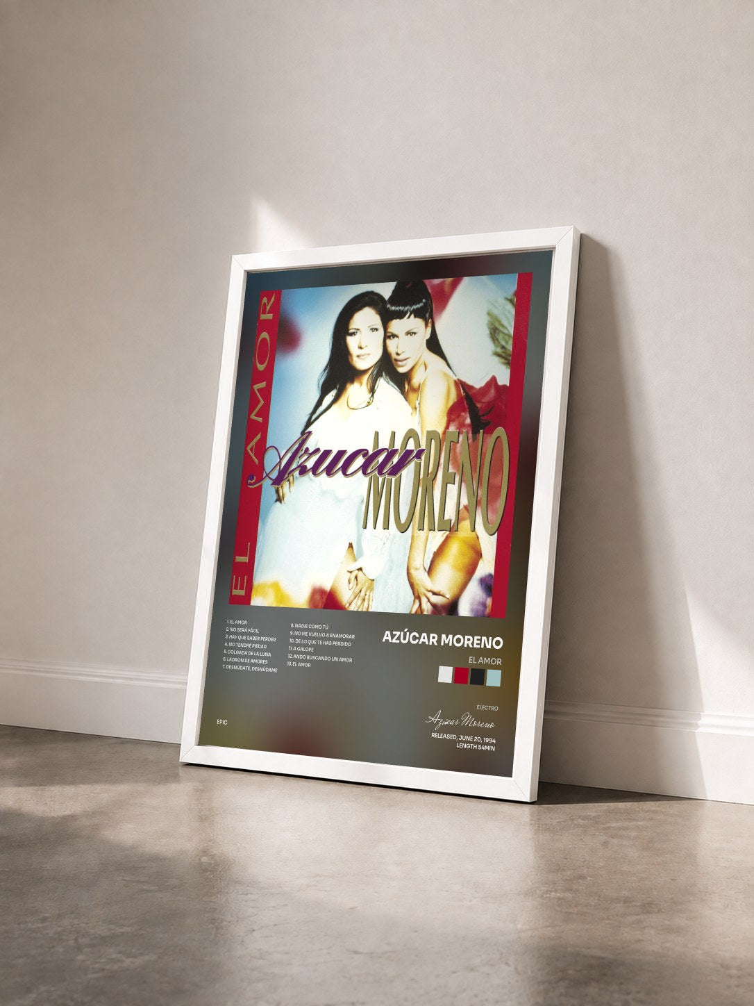 #blanc Tableau de l'album El Amor de Azúcar Moreno vu de trois quarts, cadre blanc