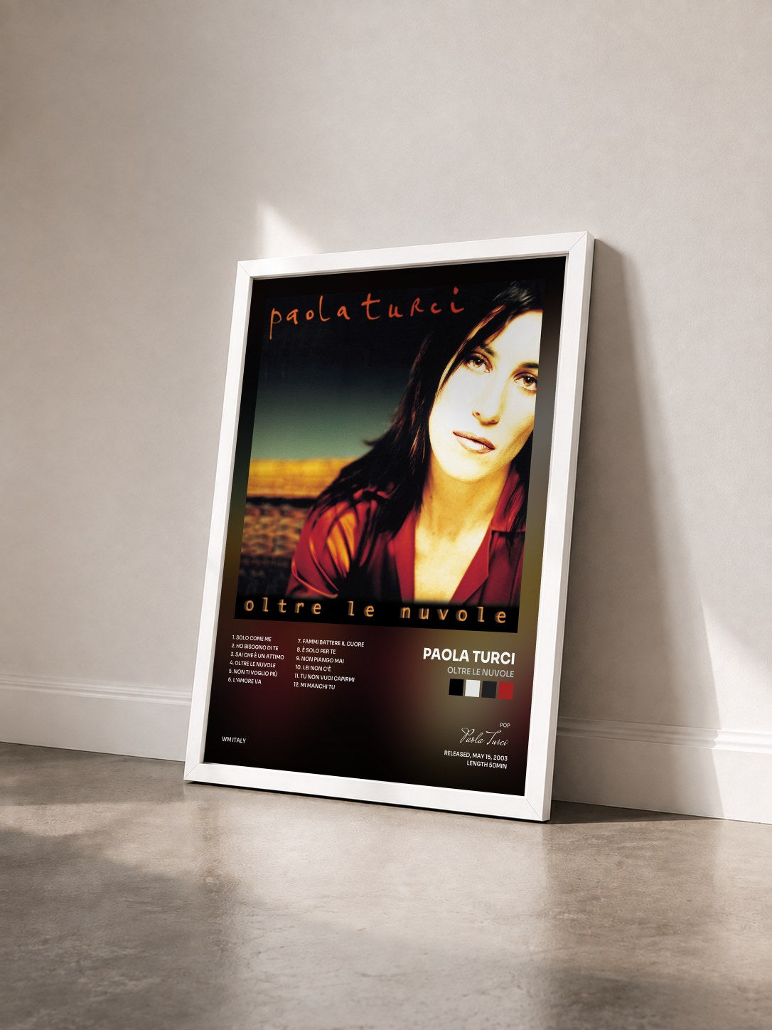 #blanc Tableau de l'album Oltre Le Nuvole de Paola Turci vu de trois quarts, cadre blanc