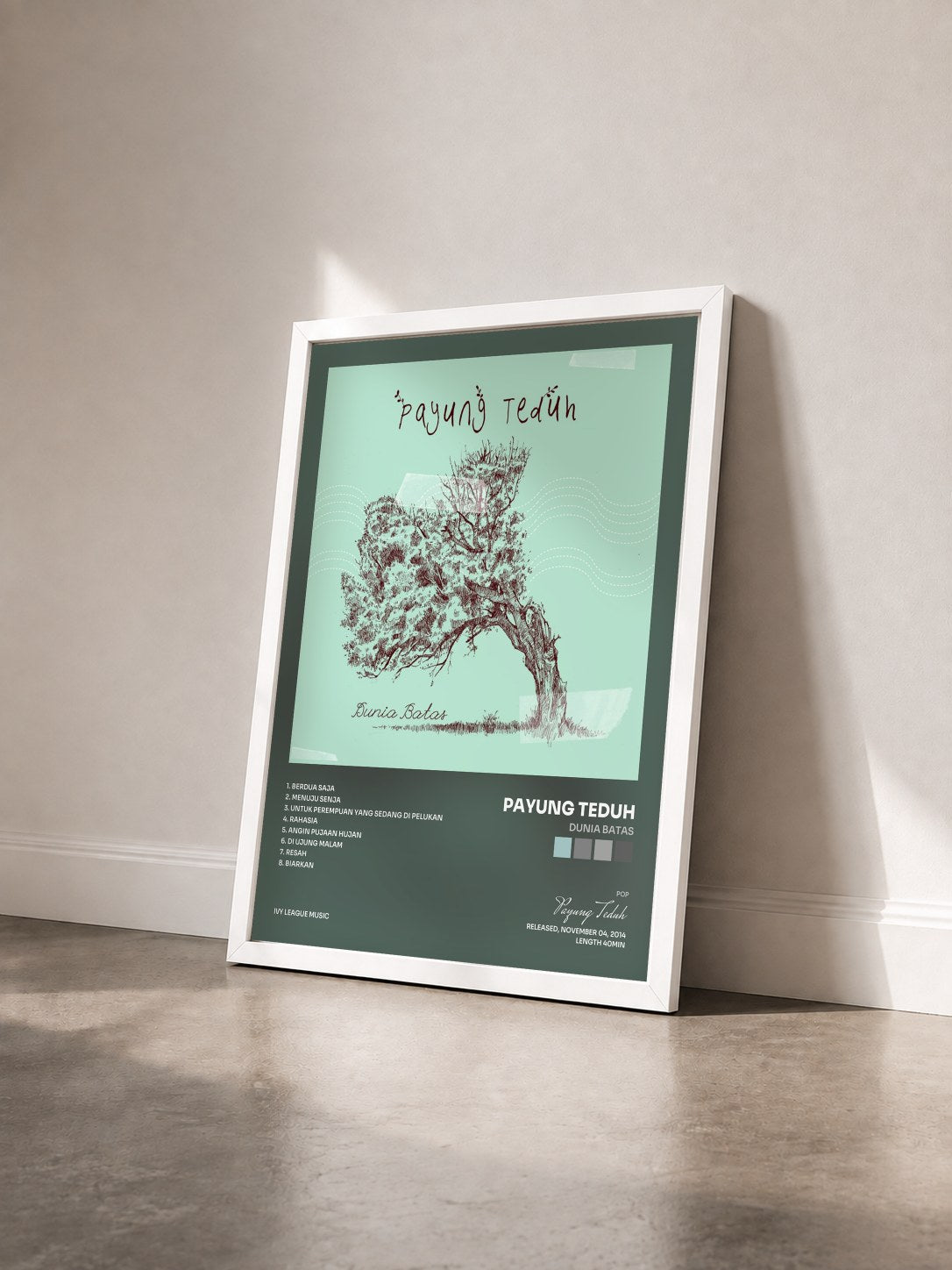 #blanc Tableau de l'album Dunia Batas de Payung Teduh vu de trois quarts, cadre blanc