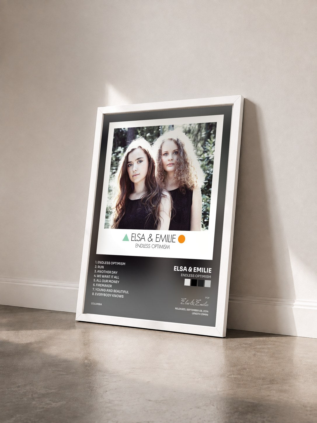 #blanc Tableau de l'album Endless Optimism de Elsa & Emilie vu de trois quarts, cadre blanc