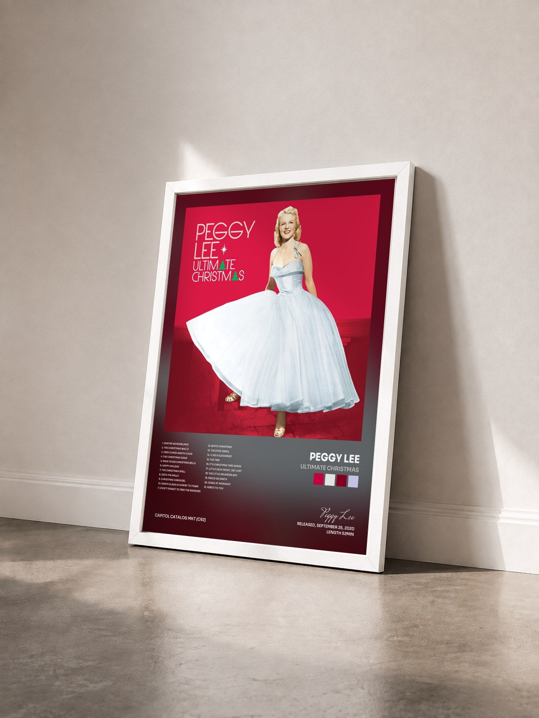 #blanc Tableau de l'album Ultimate Christmas de Peggy Lee vu de trois quarts, cadre blanc