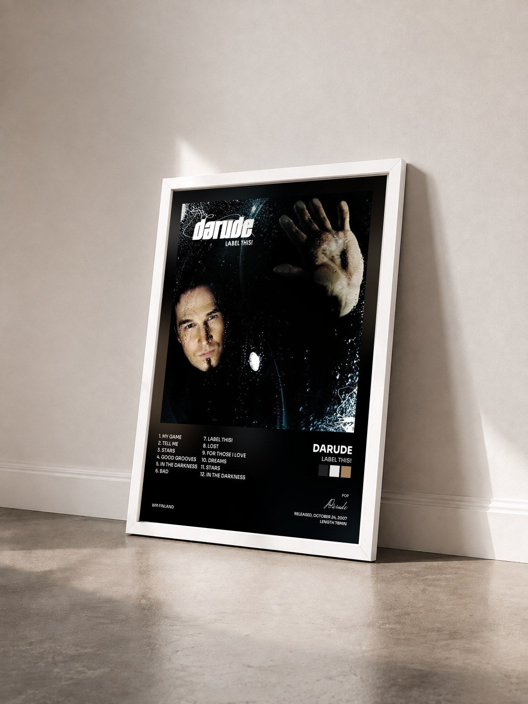 #blanc Tableau de l'album Label This! de Darude vu de trois quarts, cadre blanc
